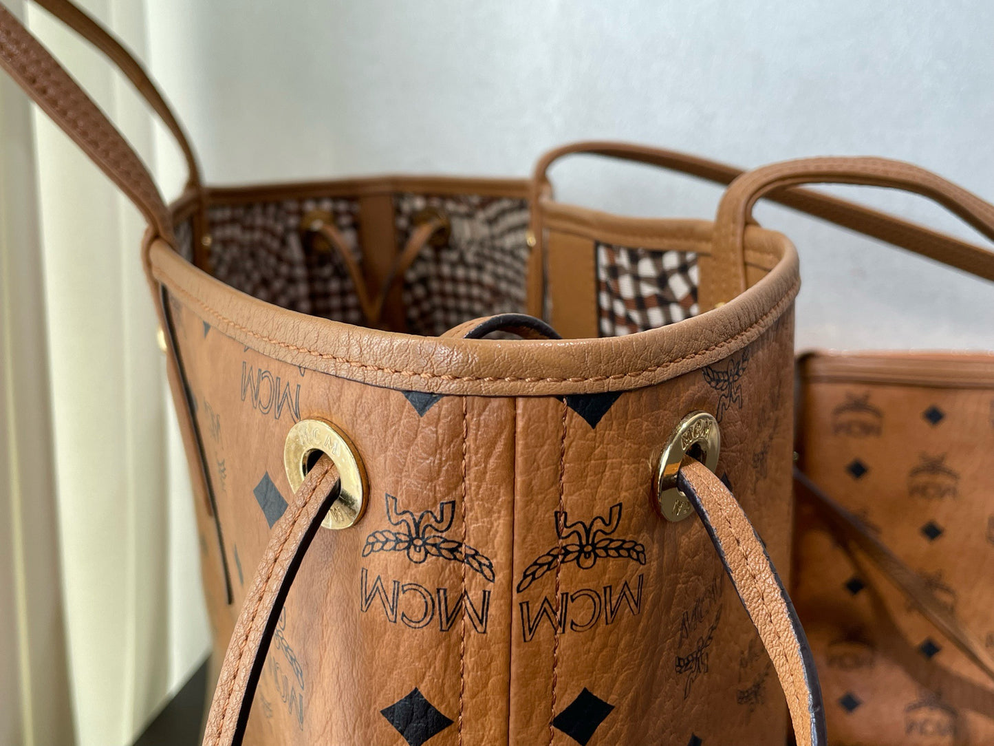 MCM - Visetos Reversible Tote - Visetos coated canvas with leather trim - Brown - (medium)