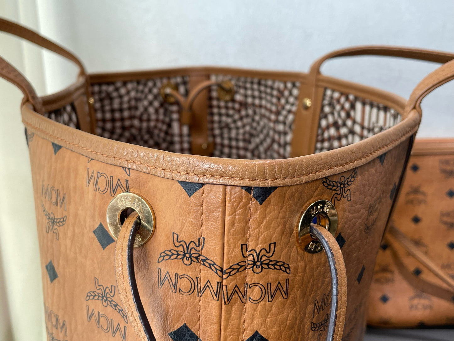 MCM - Visetos Reversible Tote - Visetos coated canvas with leather trim - Brown - (medium)