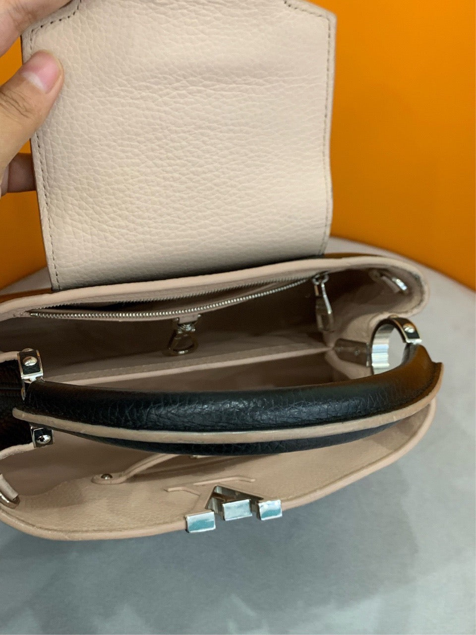 Louis Vuitton - Capucines BB - Leather - Black - (small)