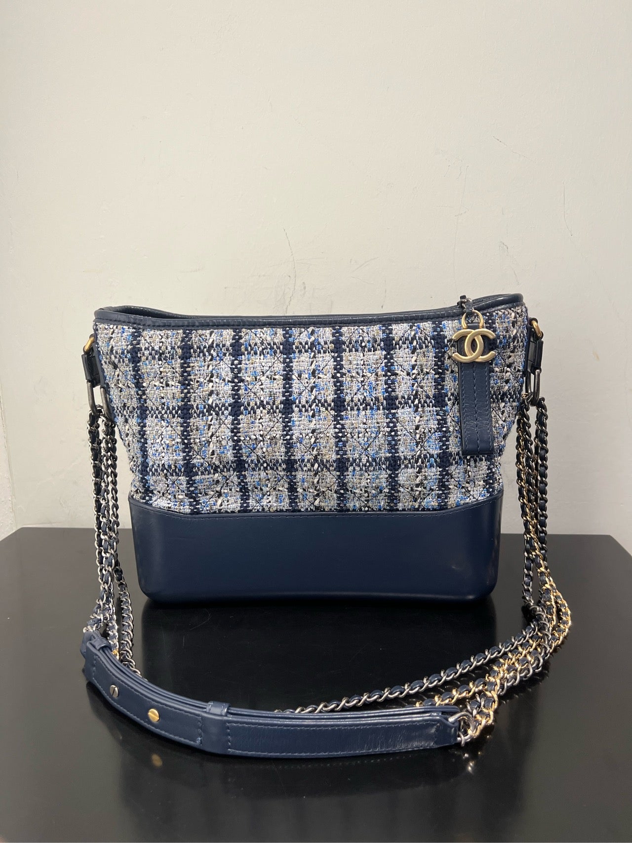 Chanel - Gabrielle Hobo Bag - Bouclé tweed and calfskin leather - Navy Blue with Multicolour Tweed - (Medium)