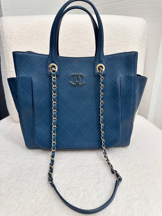 Chanel - Business Affinity Shopping Tote - Grained leather - Blue - (medium)