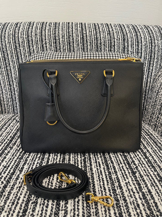 Prada - Saffiano Lux Tote - Saffiano leather - Black - (Medium)