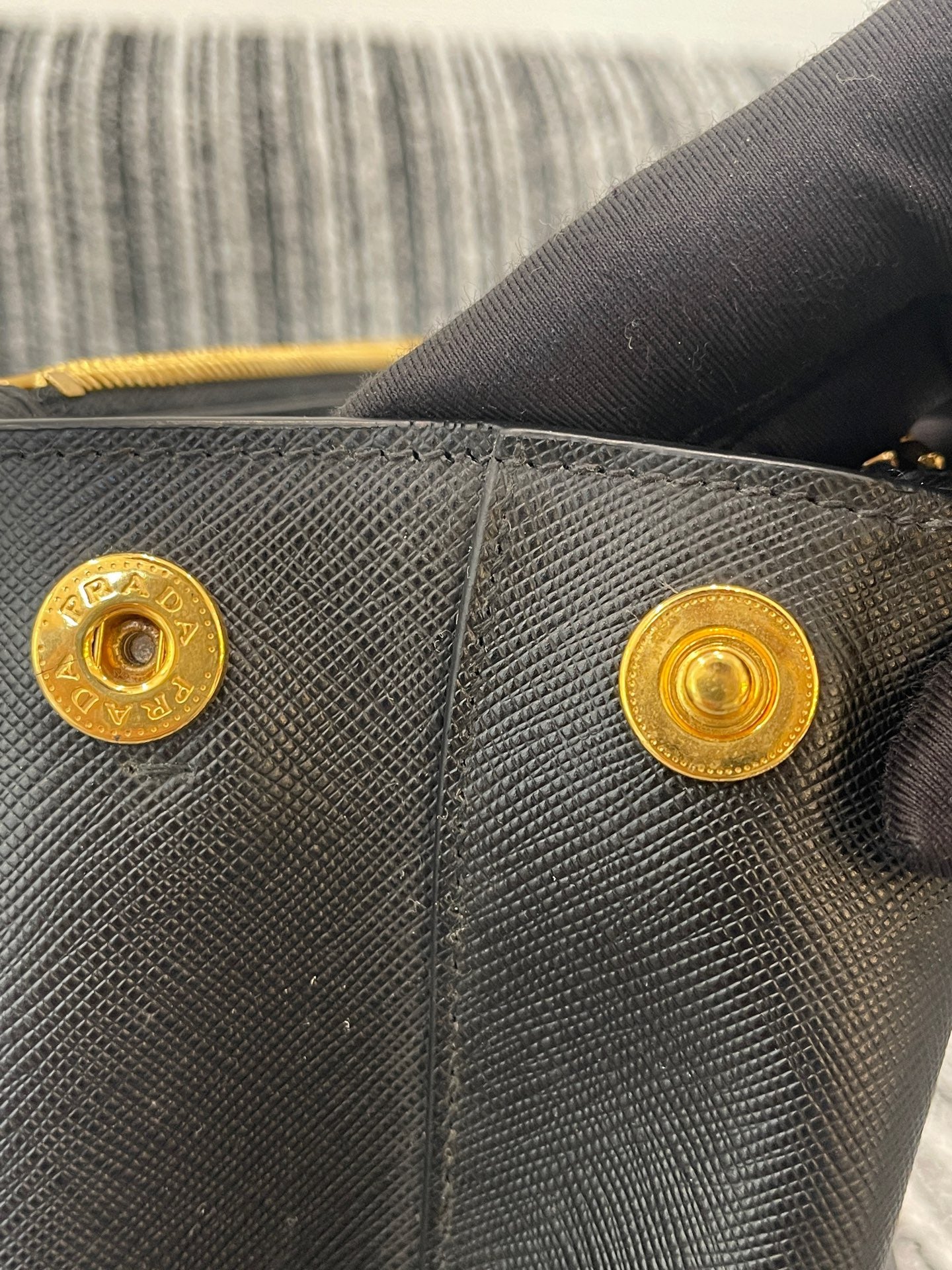 Prada - Saffiano Lux Tote - Saffiano leather - Black - (Medium)