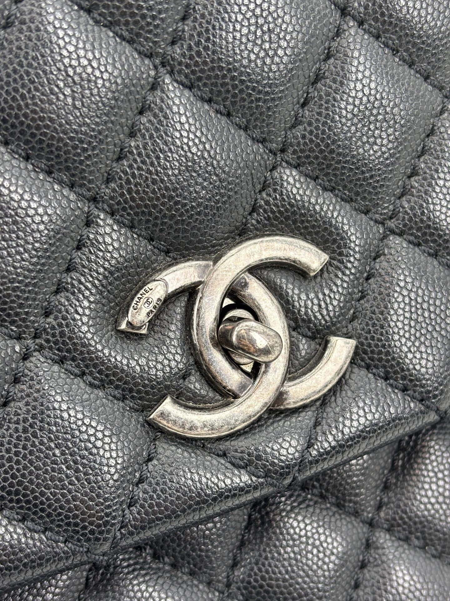 Chanel - Coco Handle 22K - Grained calfskin leather - Black - (Large)