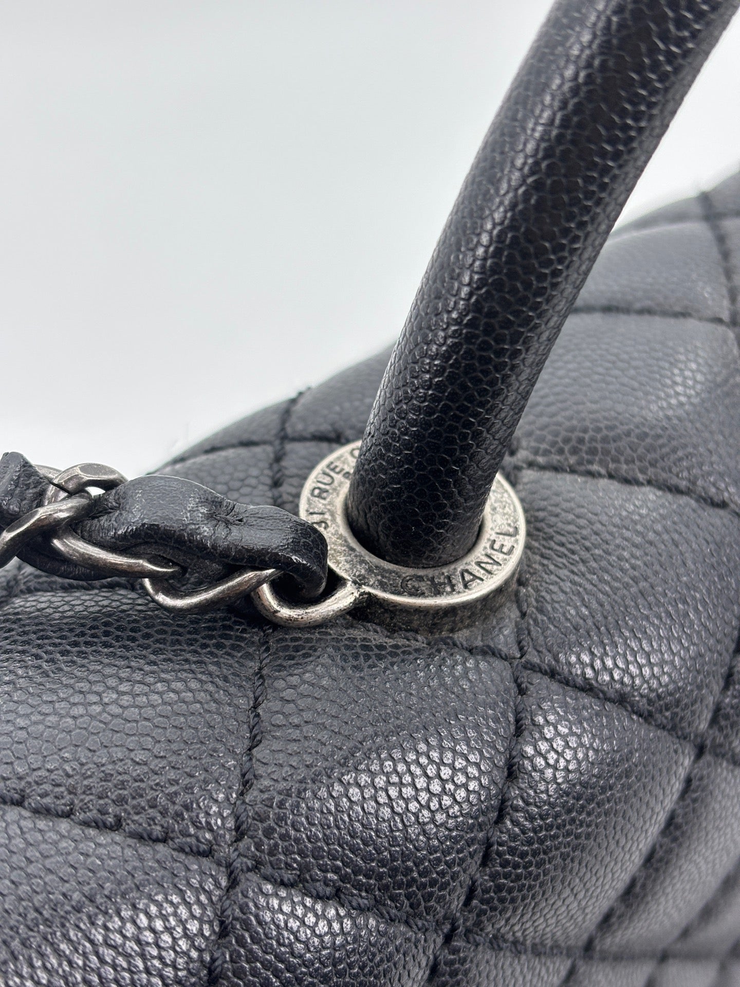 Chanel - Coco Handle 22K - Grained calfskin leather - Black - (Large)