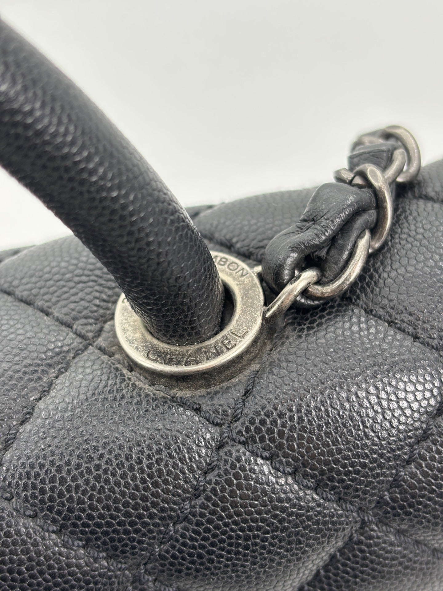 Chanel - Coco Handle 22K - Grained calfskin leather - Black - (Large)