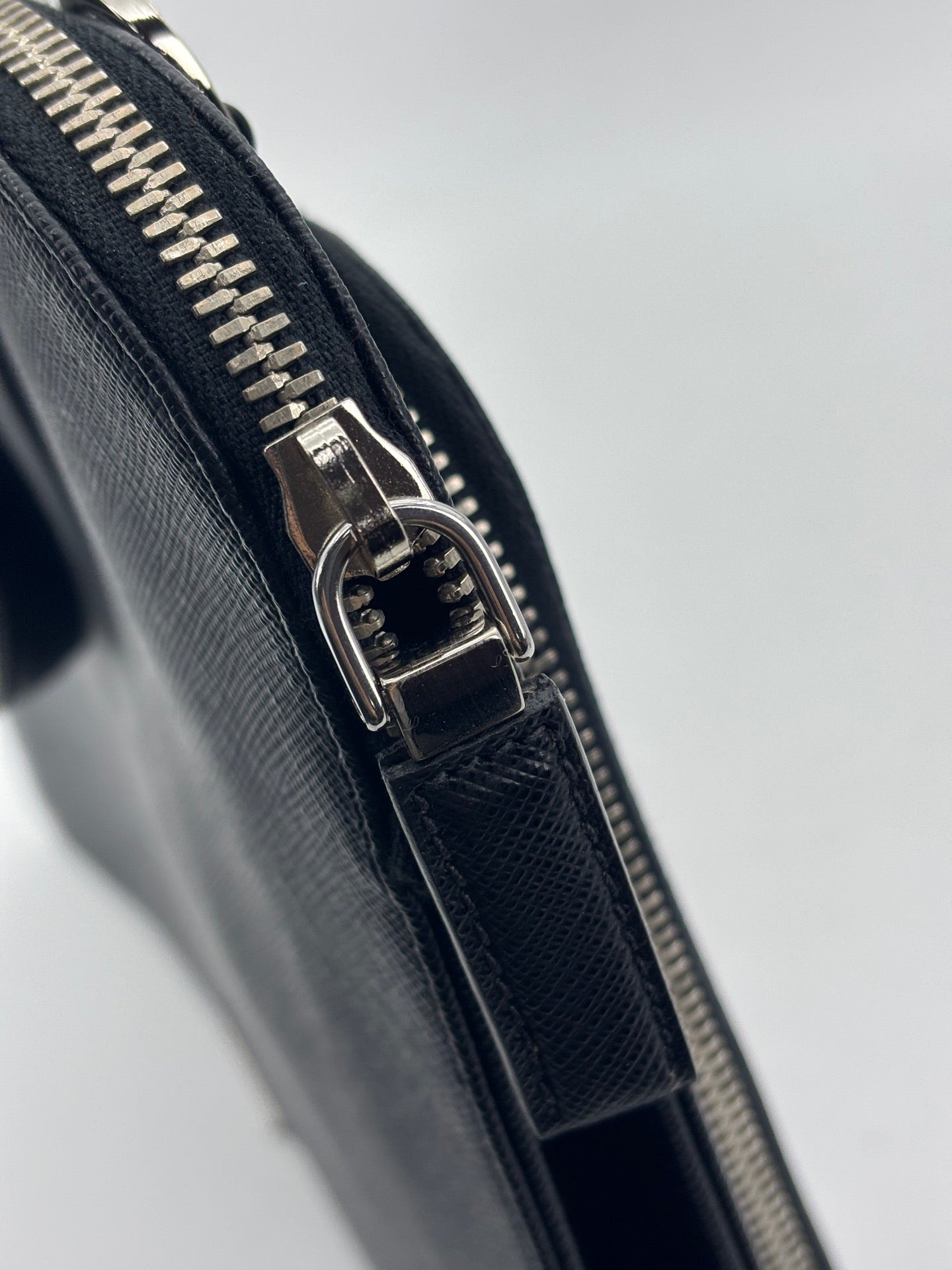 Prada - Saffiano Leather Briefcase - Saffiano Calfskin Leather - Black - (large)