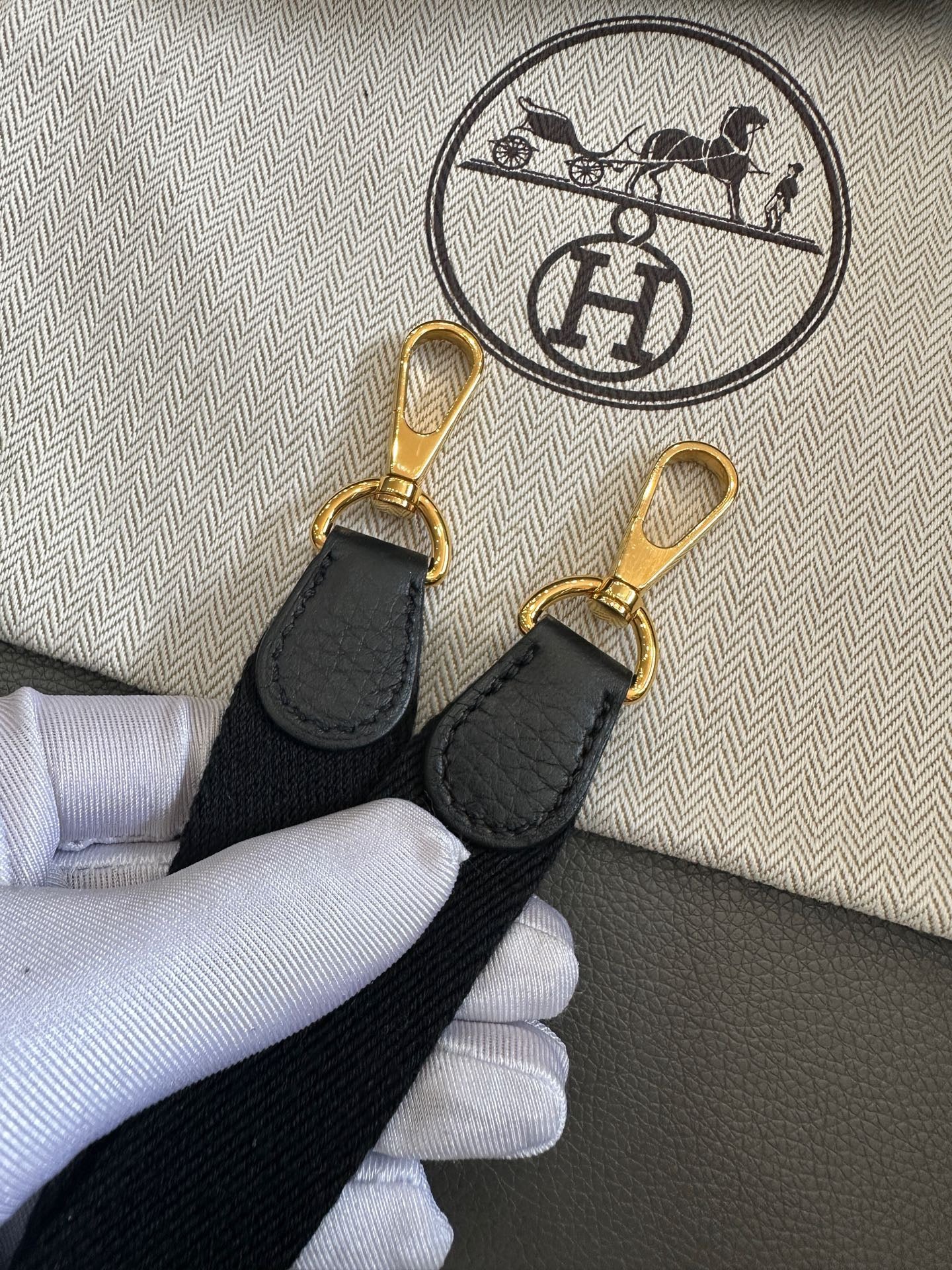 Hermès - Evelyne Mini 19 - Clemence leather - Black with Gold-Tone Hardware - (mini)