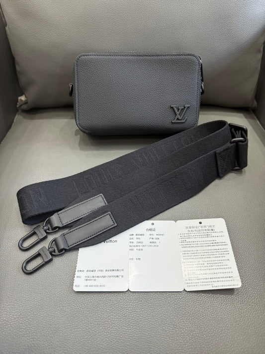 Louis Vuitton - Alpha Wearable - Leather - Black - (Mini)