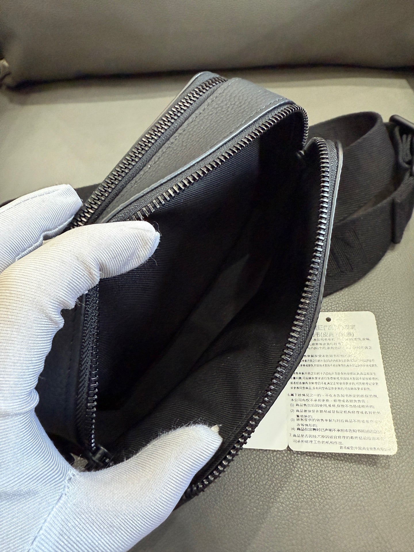 Louis Vuitton - Alpha Wearable - Leather - Black - (Mini)