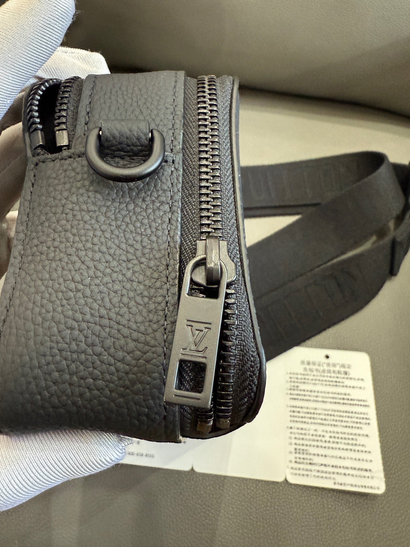 Louis Vuitton - Alpha Wearable - Leather - Black - (Mini)