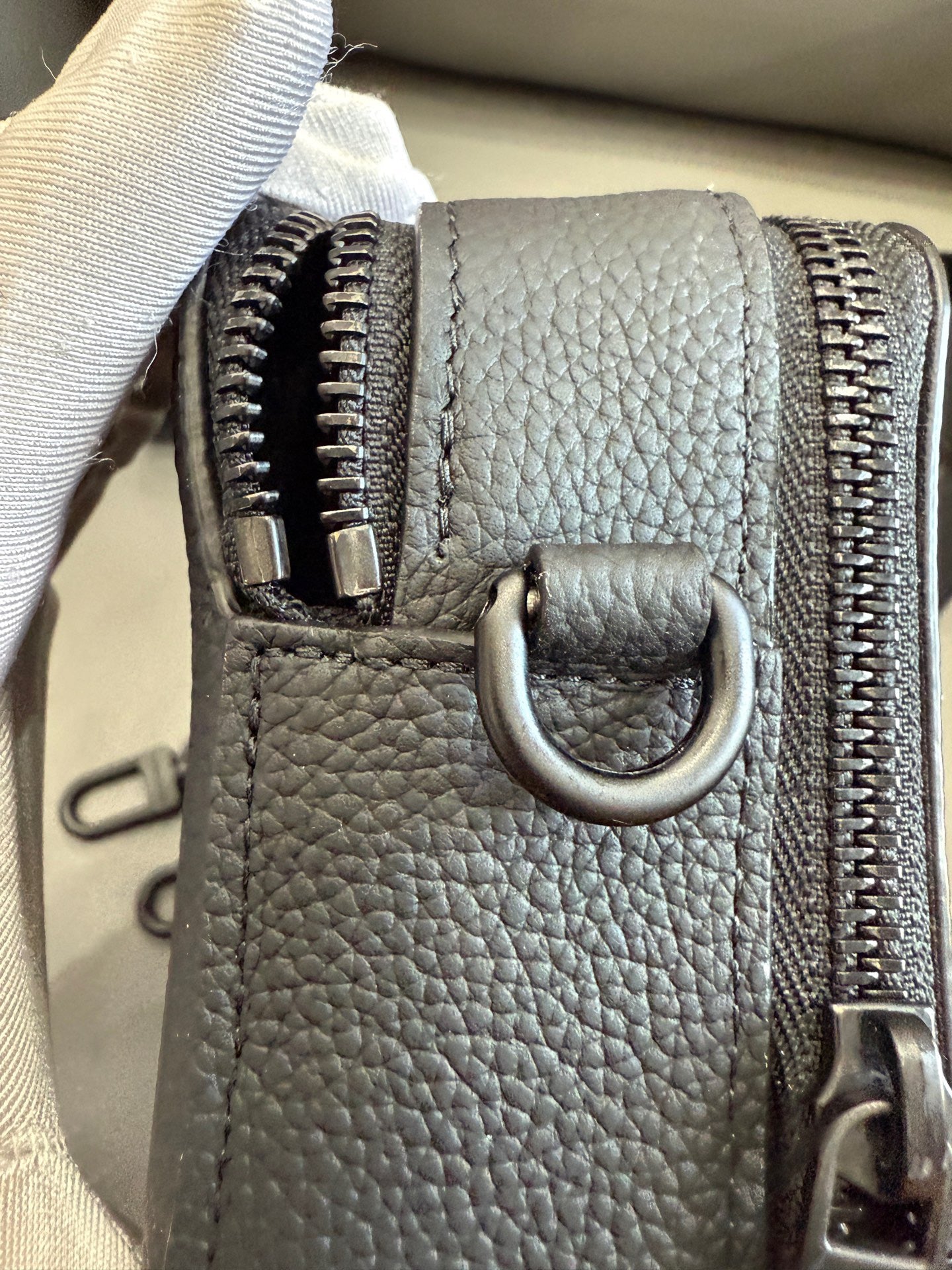 Louis Vuitton - Alpha Wearable - Leather - Black - (Mini)