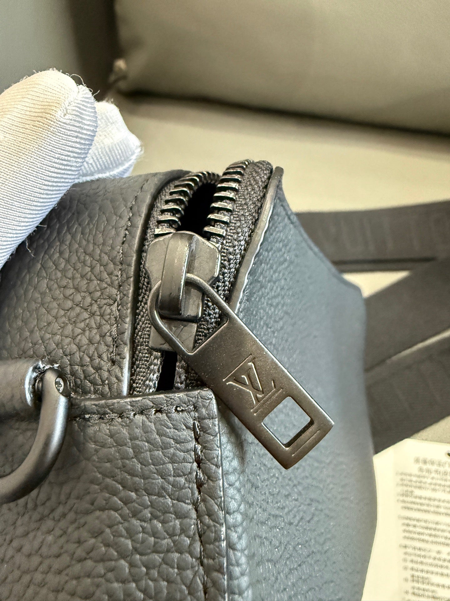 Louis Vuitton - Alpha Wearable - Leather - Black - (Mini)