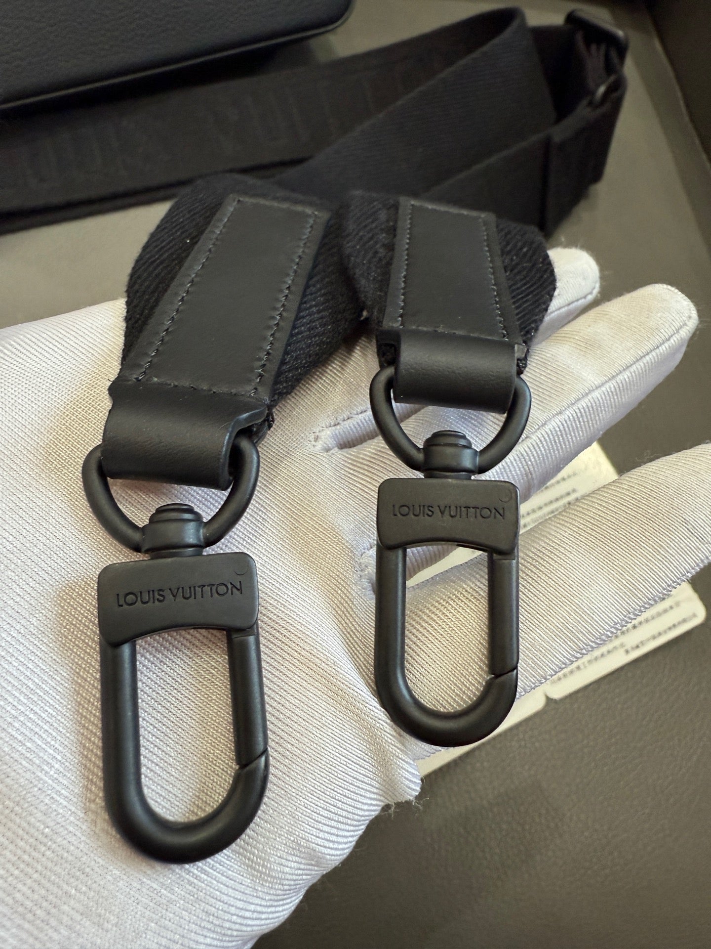 Louis Vuitton - Alpha Wearable - Leather - Black - (Mini)