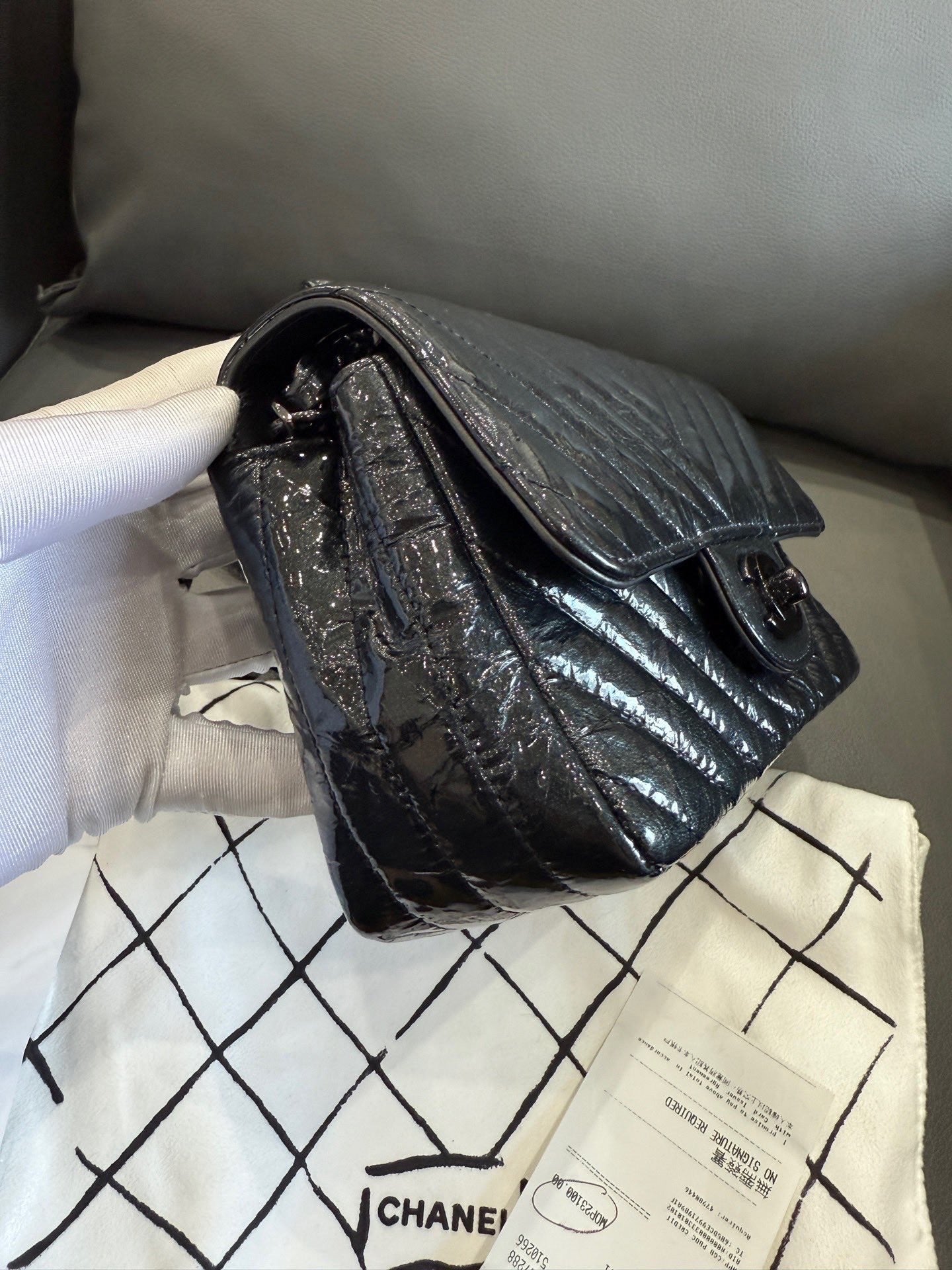 Chanel - Classic Flap Large Mini - Wrinkled patent leather - Black - (mini)