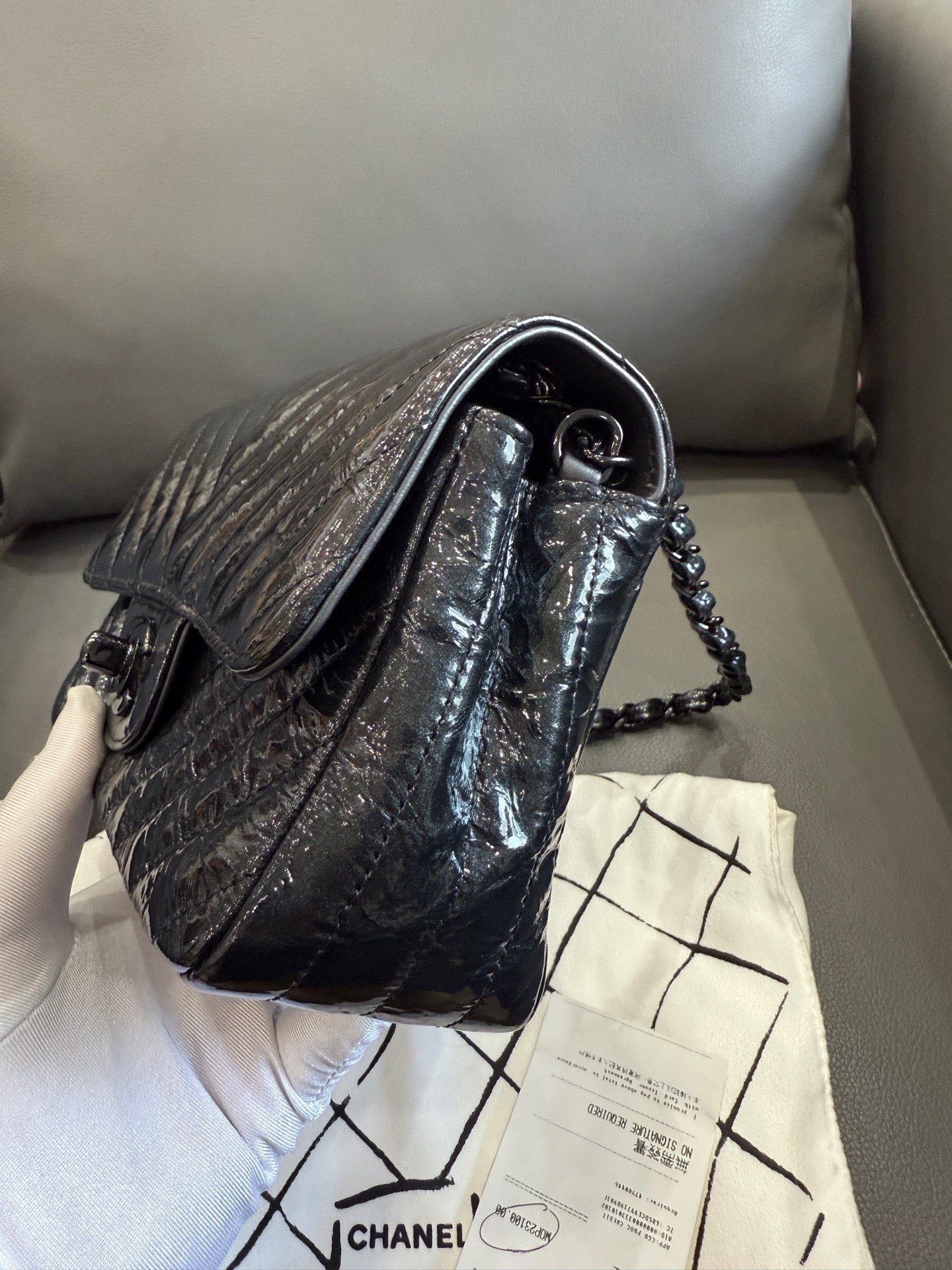 Chanel - Classic Flap Large Mini - Wrinkled patent leather - Black - (mini)