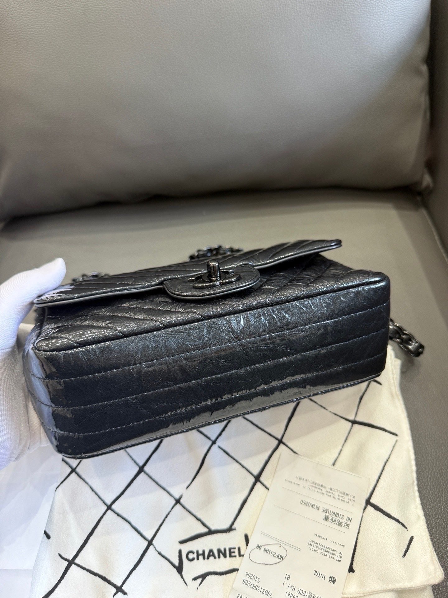 Chanel - Classic Flap Large Mini - Wrinkled patent leather - Black - (mini)