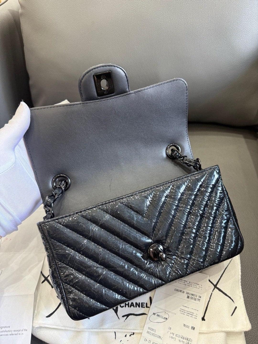 Chanel - Classic Flap Large Mini - Wrinkled patent leather - Black - (mini)