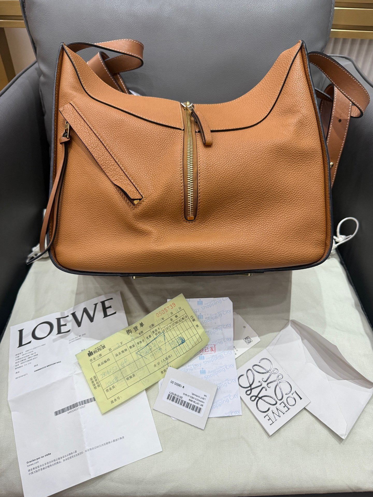 Loewe - Hammock - Grained calfskin leather - Caramel - (medium)