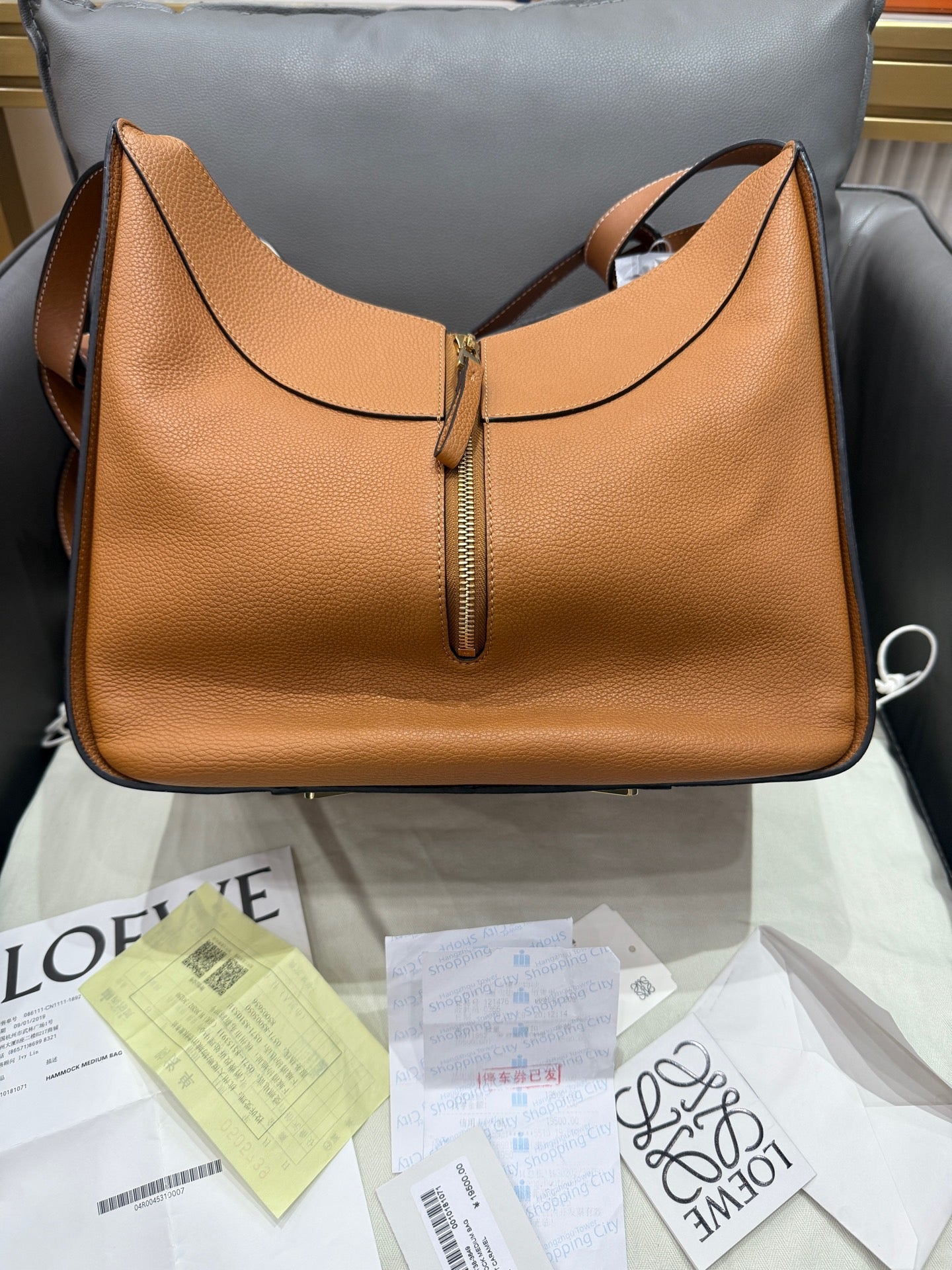 Loewe - Hammock - Grained calfskin leather - Caramel - (medium)