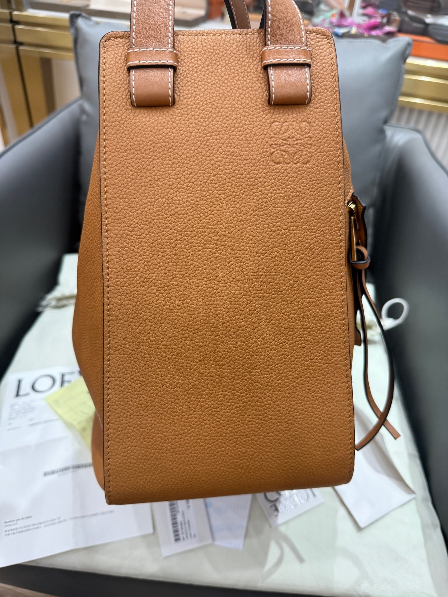 Loewe - Hammock - Grained calfskin leather - Caramel - (medium)