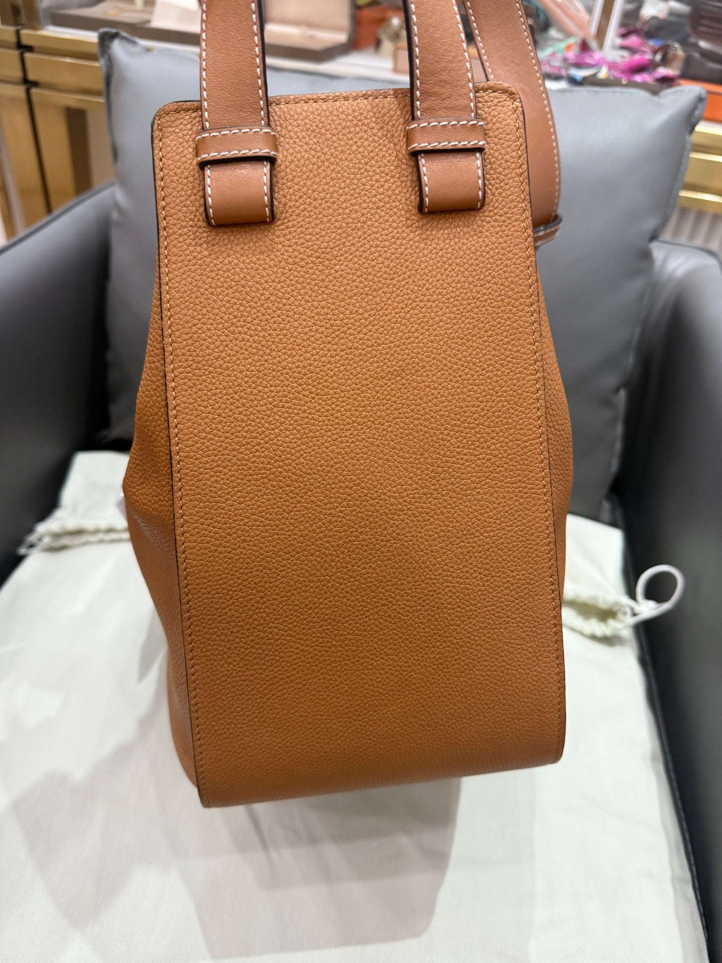 Loewe - Hammock - Grained calfskin leather - Caramel - (medium)