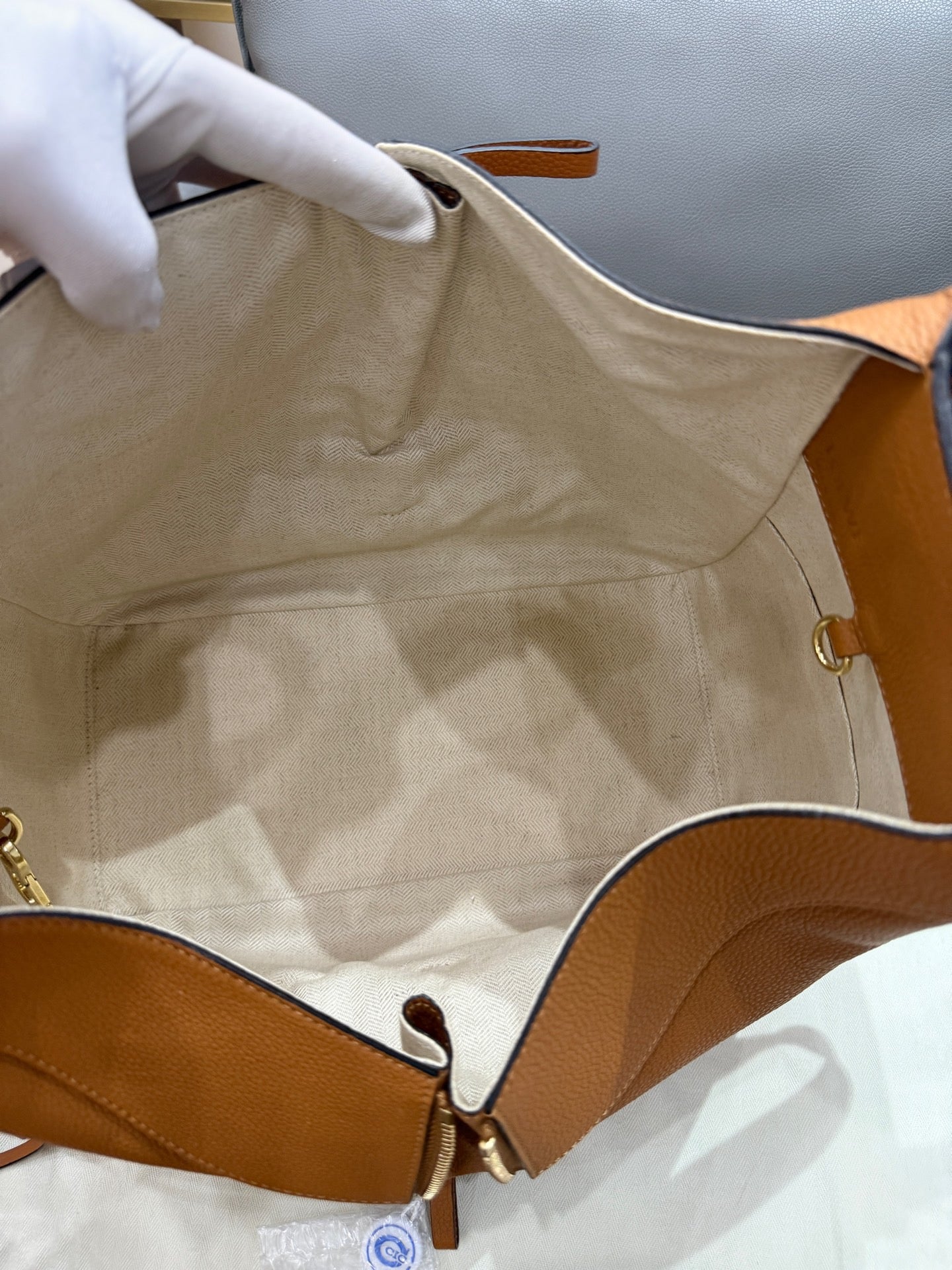 Loewe - Hammock - Grained calfskin leather - Caramel - (medium)
