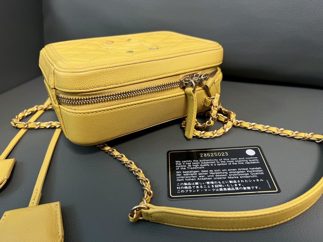 Chanel - Vertical Camera Bag - Grained calfskin leather - Yellow - (mini)