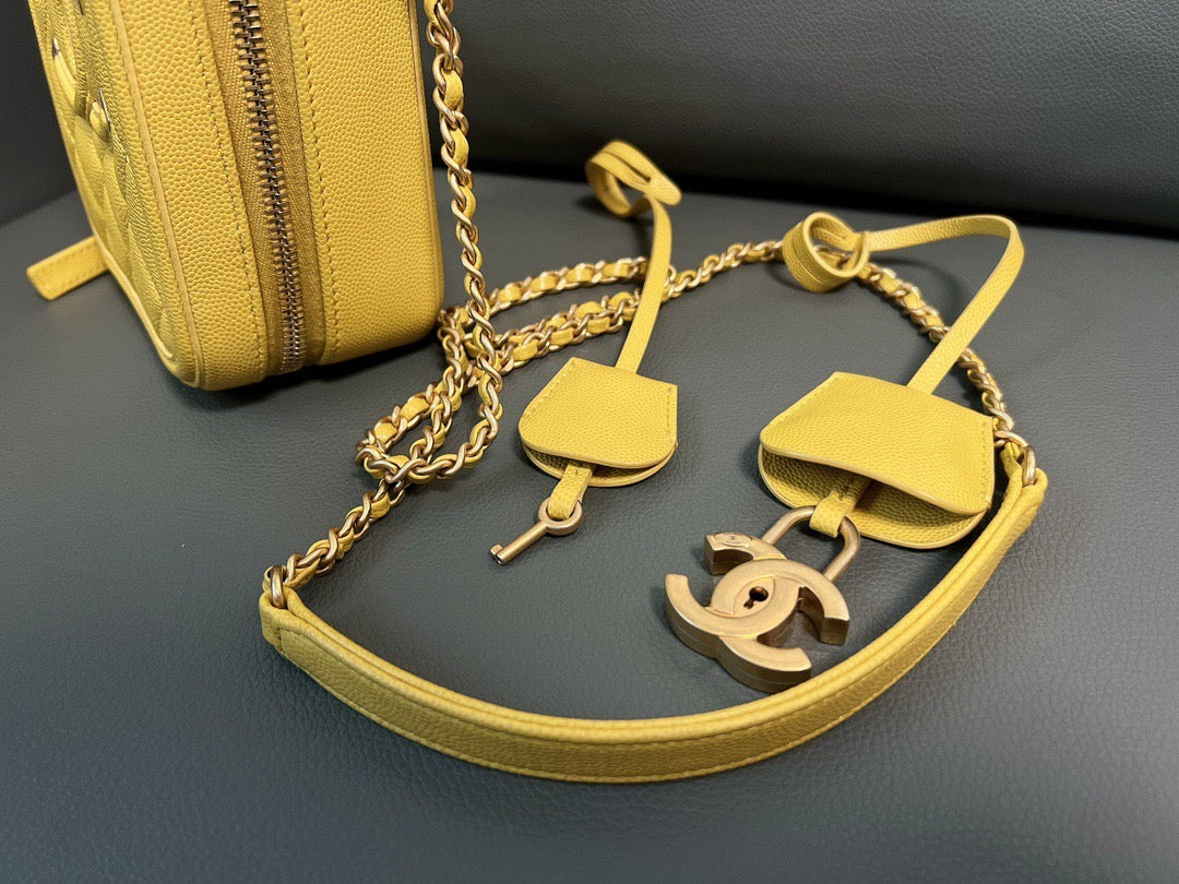 Chanel - Vertical Camera Bag - Grained calfskin leather - Yellow - (mini)