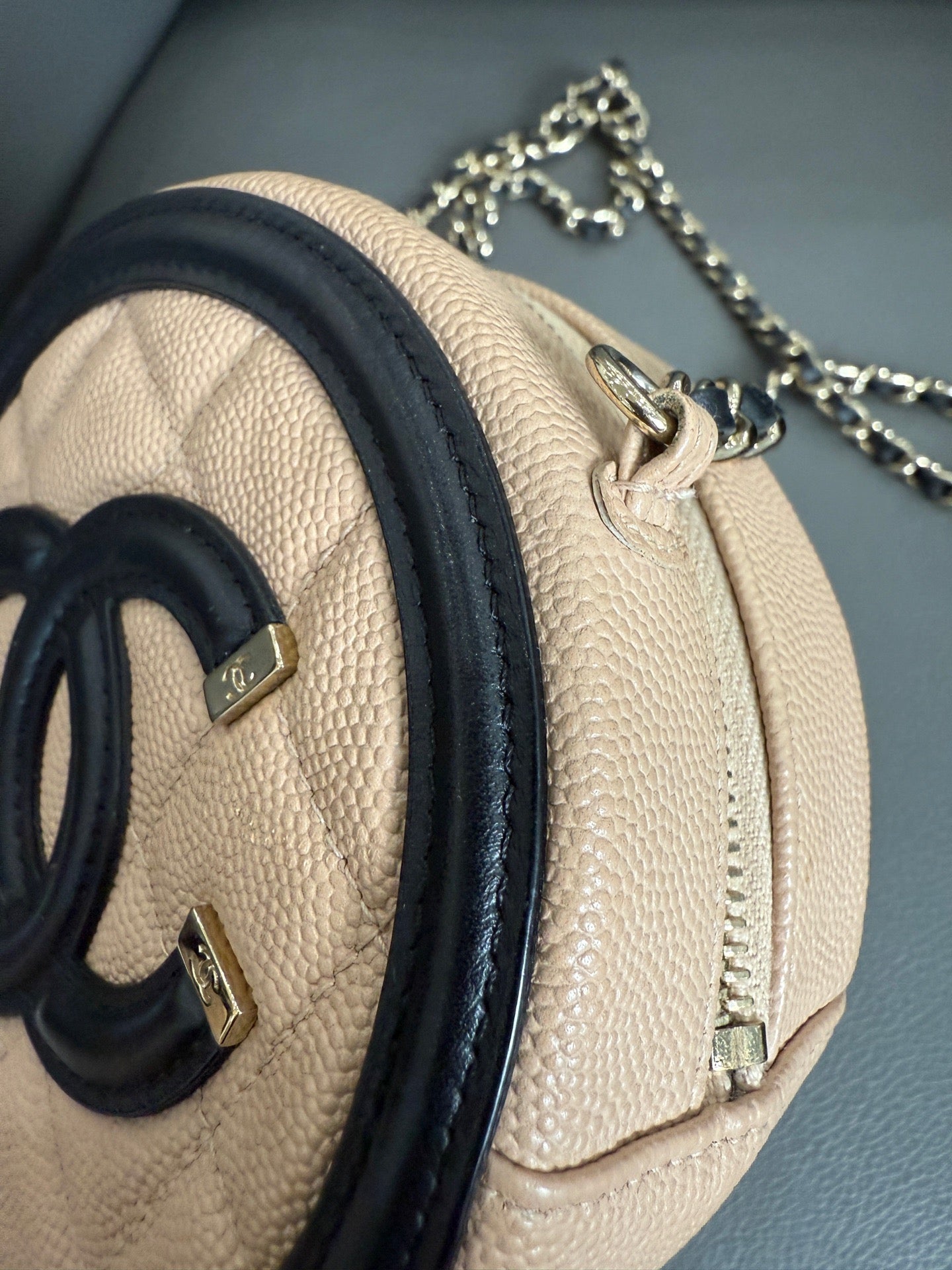 Chanel - Mini Round Crossbody Bag - Caviar leather - Beige and Black - (mini)