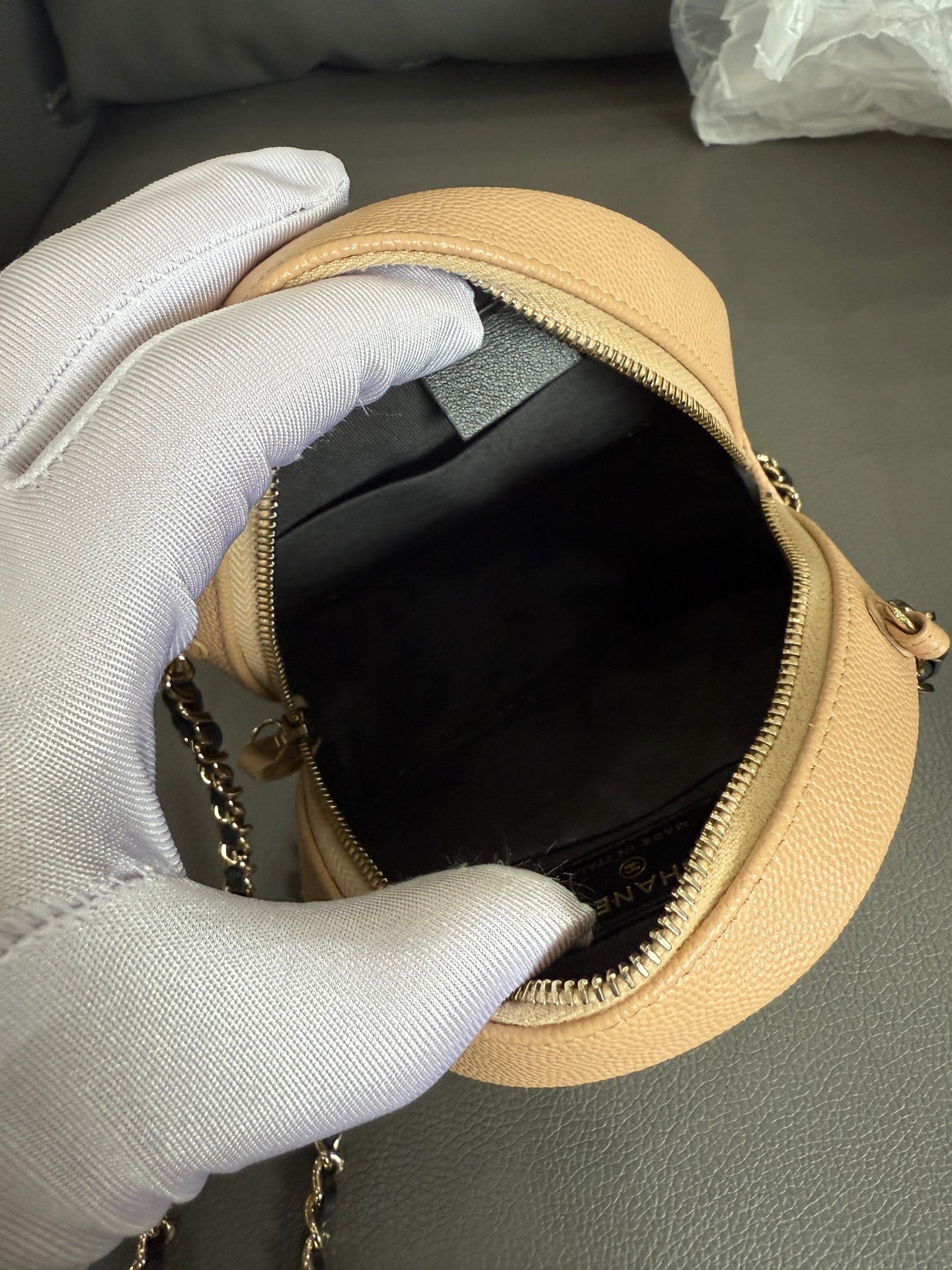 Chanel - Mini Round Crossbody Bag - Caviar leather - Beige and Black - (mini)