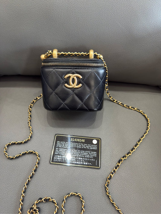 Chanel - Mini Vanity Case with Pearl Chain - Lambskin leather - Black with Gold-Tone Hardware - (mini)
