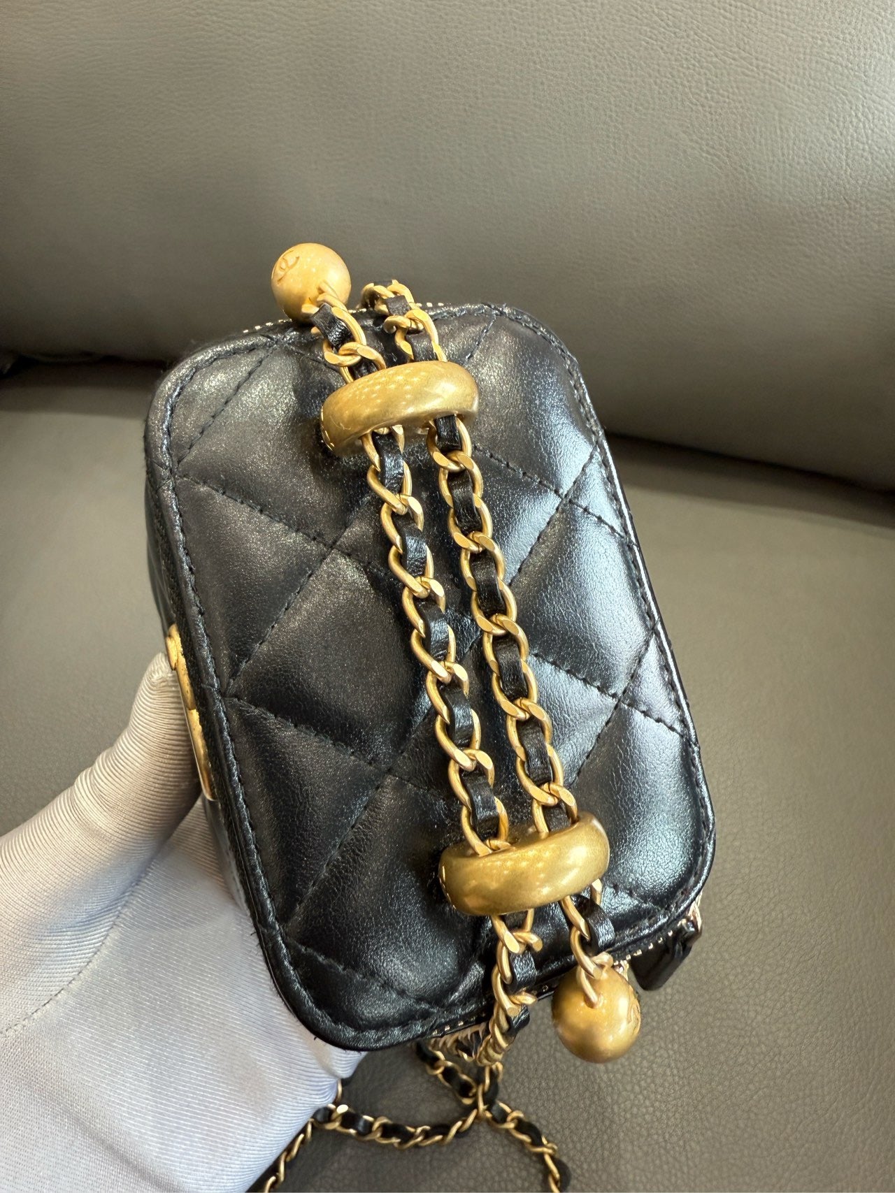 Chanel - Mini Vanity Case with Pearl Chain - Lambskin leather - Black with Gold-Tone Hardware - (mini)