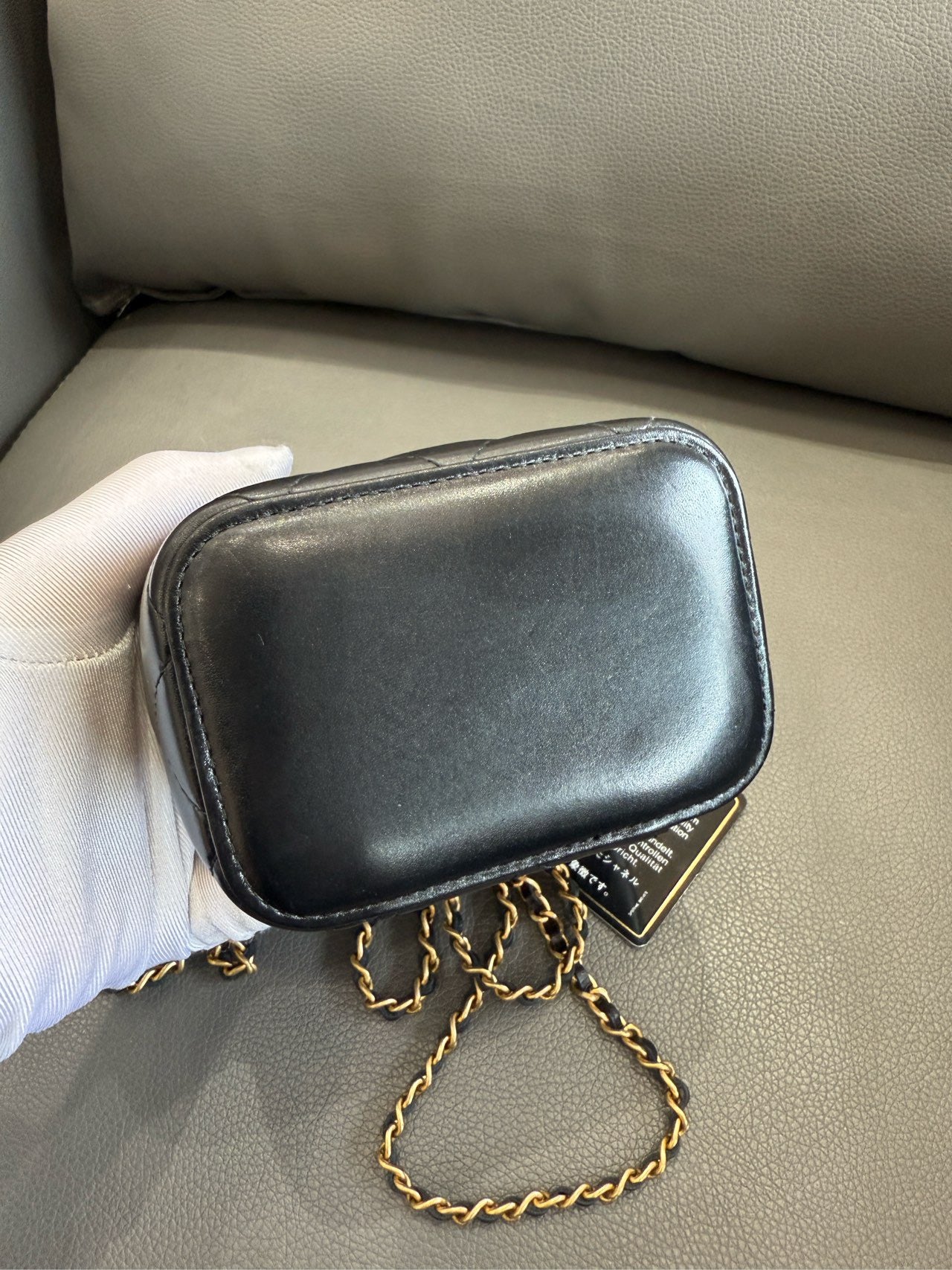 Chanel - Mini Vanity Case with Pearl Chain - Lambskin leather - Black with Gold-Tone Hardware - (mini)