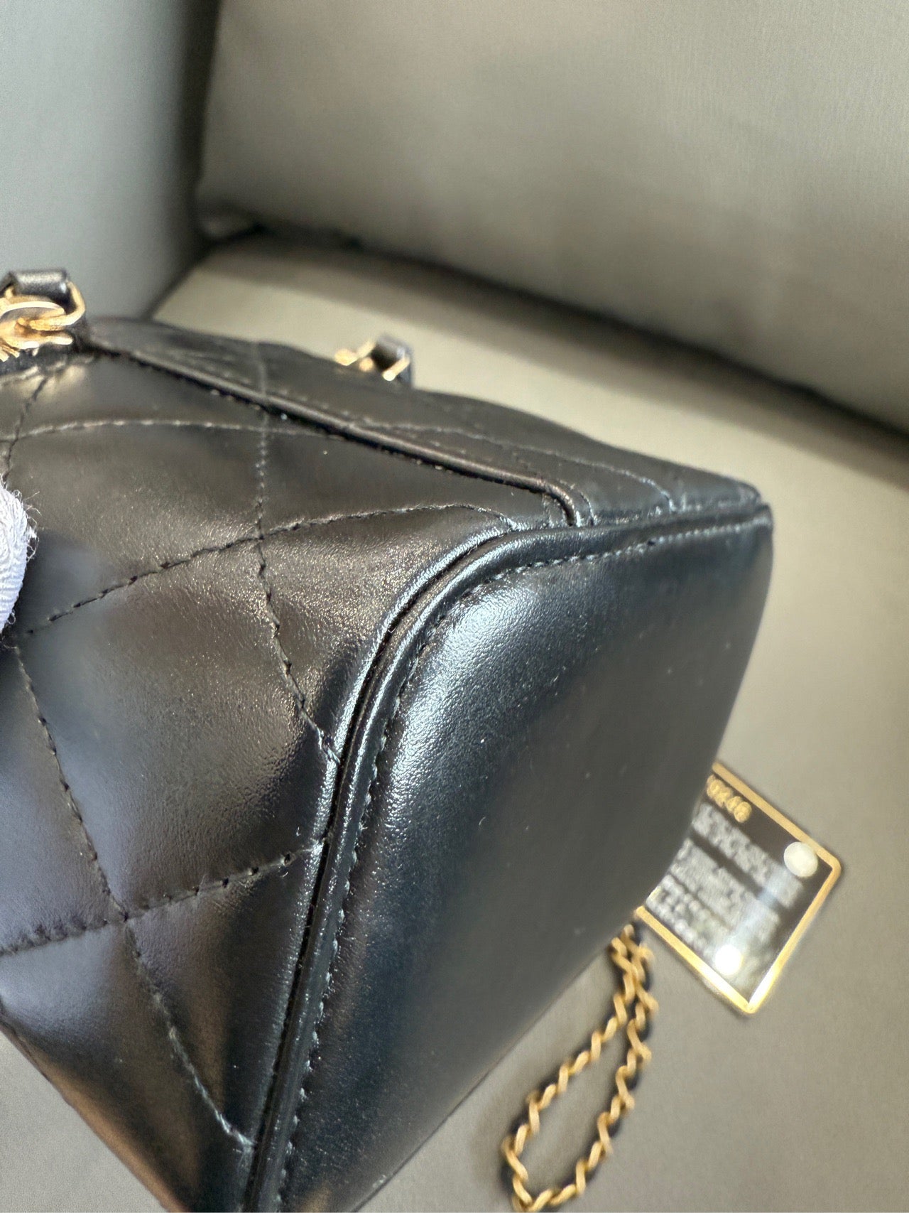 Chanel - Mini Vanity Case with Pearl Chain - Lambskin leather - Black with Gold-Tone Hardware - (mini)
