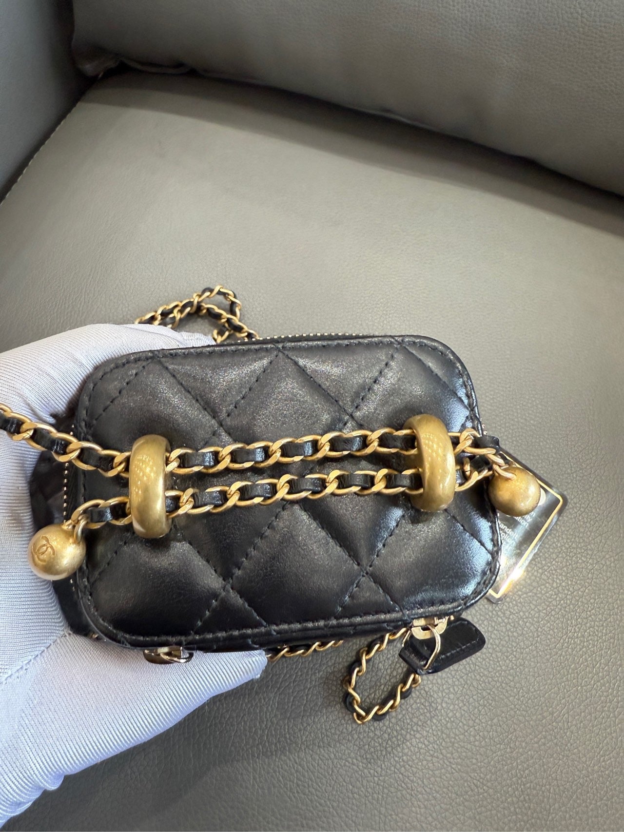Chanel - Mini Vanity Case with Pearl Chain - Lambskin leather - Black with Gold-Tone Hardware - (mini)