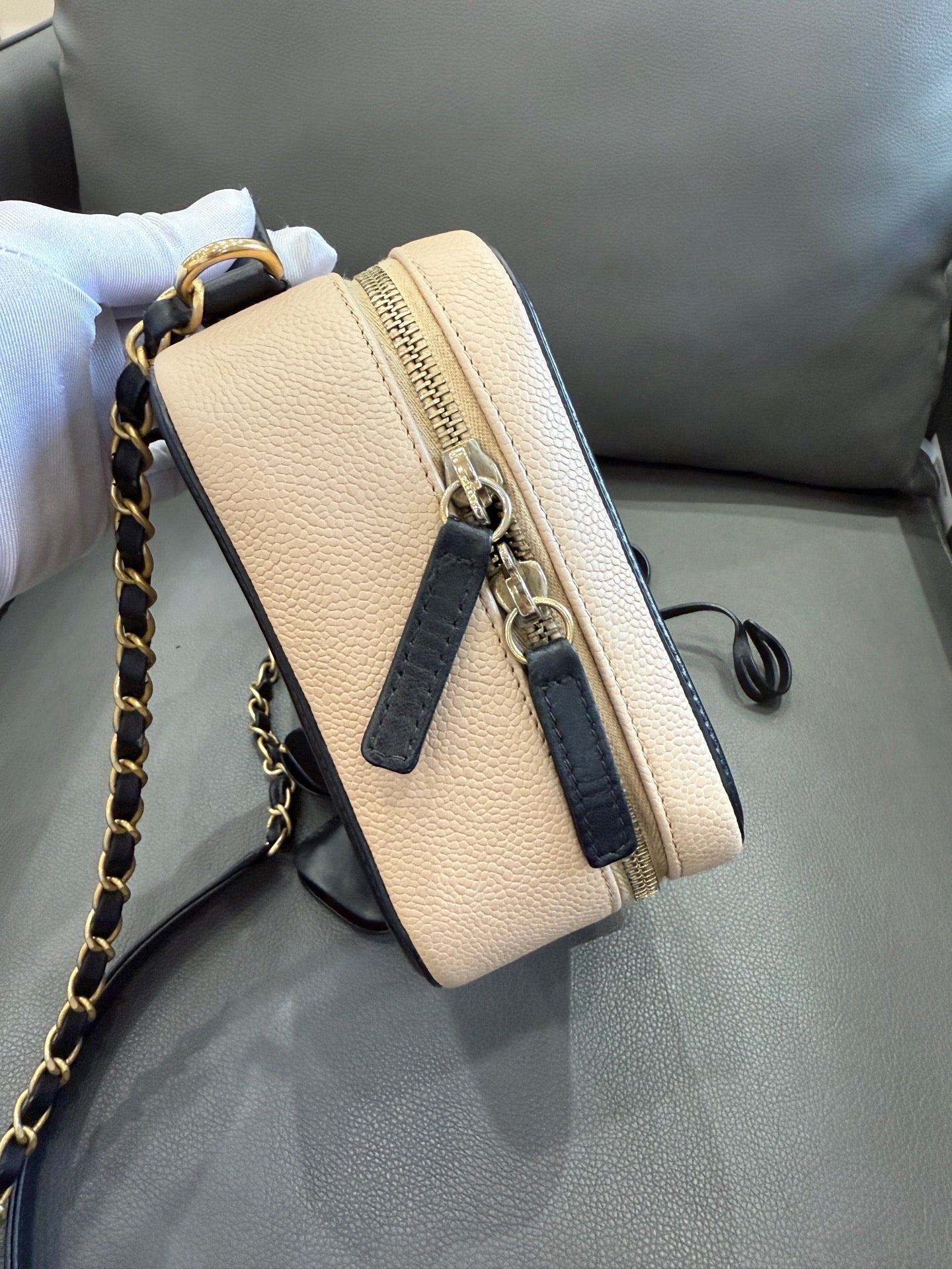 Chanel - Camera Bag - Grained calfskin leather - Beige with Black accents and Gold-tone Hardware - (medium)