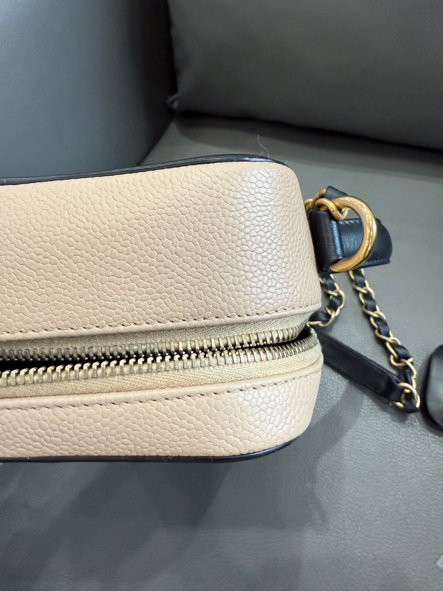 Chanel - Camera Bag - Grained calfskin leather - Beige with Black accents and Gold-tone Hardware - (medium)