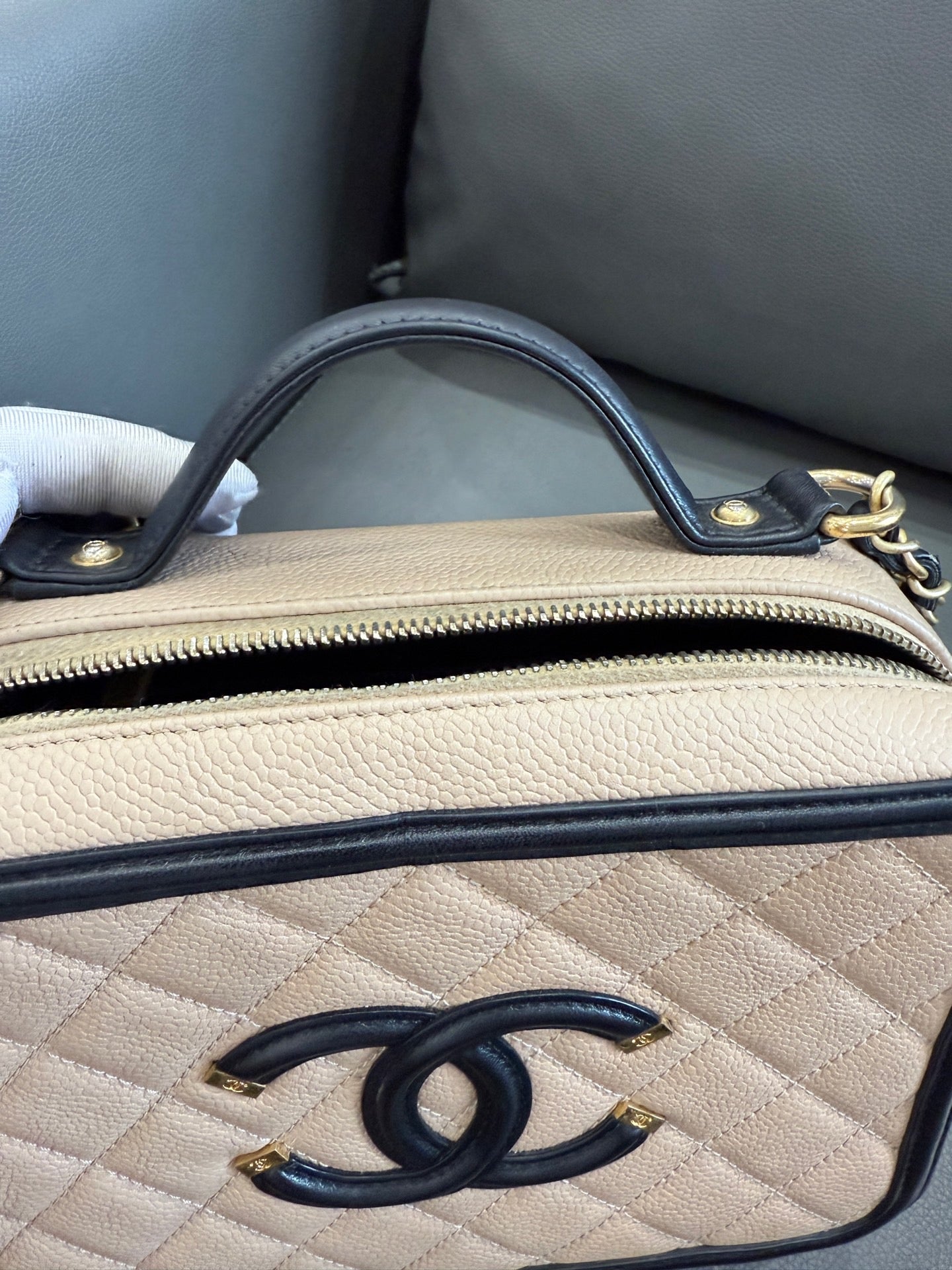 Chanel - Camera Bag - Grained calfskin leather - Beige with Black accents and Gold-tone Hardware - (medium)