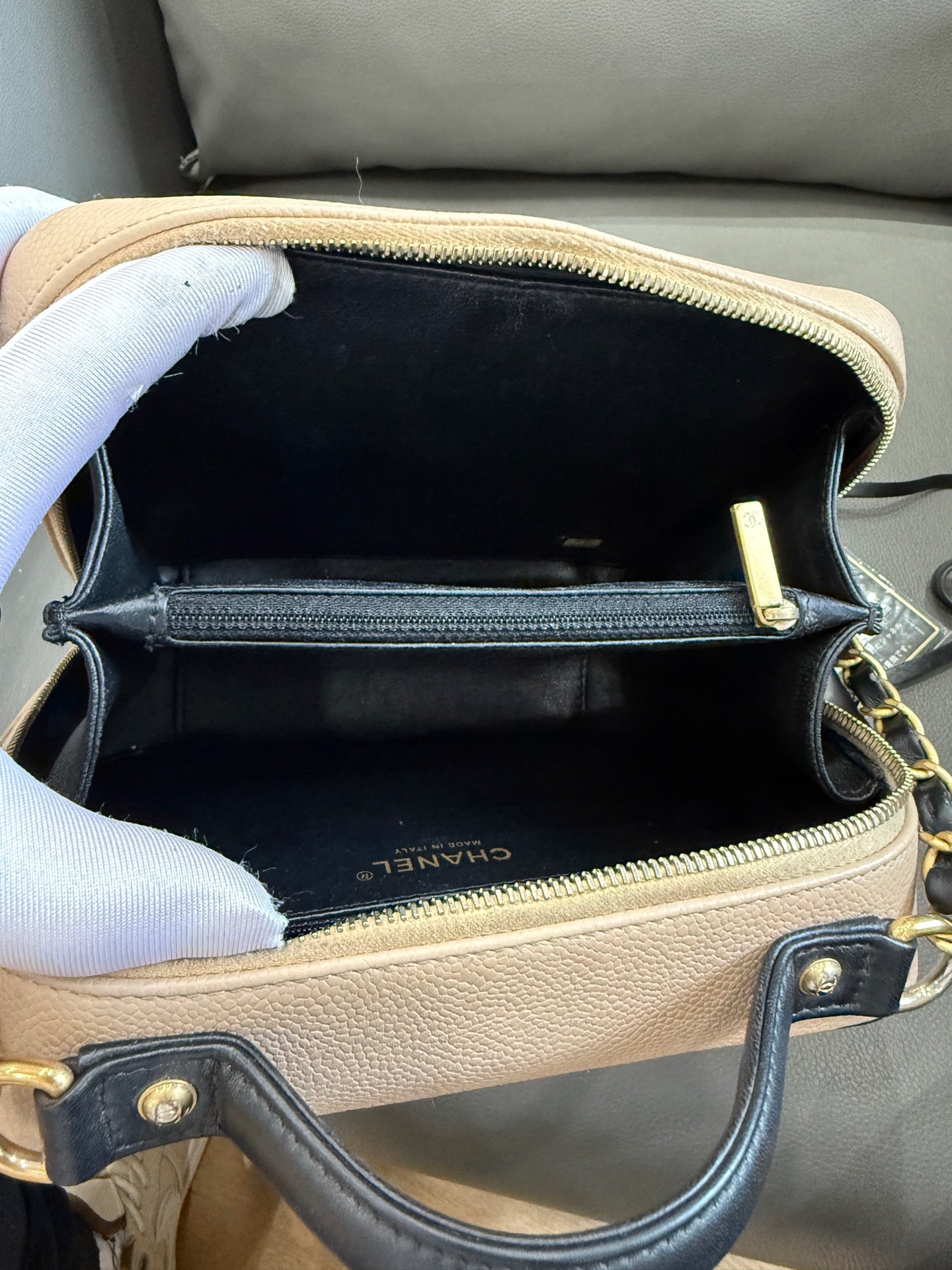 Chanel - Camera Bag - Grained calfskin leather - Beige with Black accents and Gold-tone Hardware - (medium)