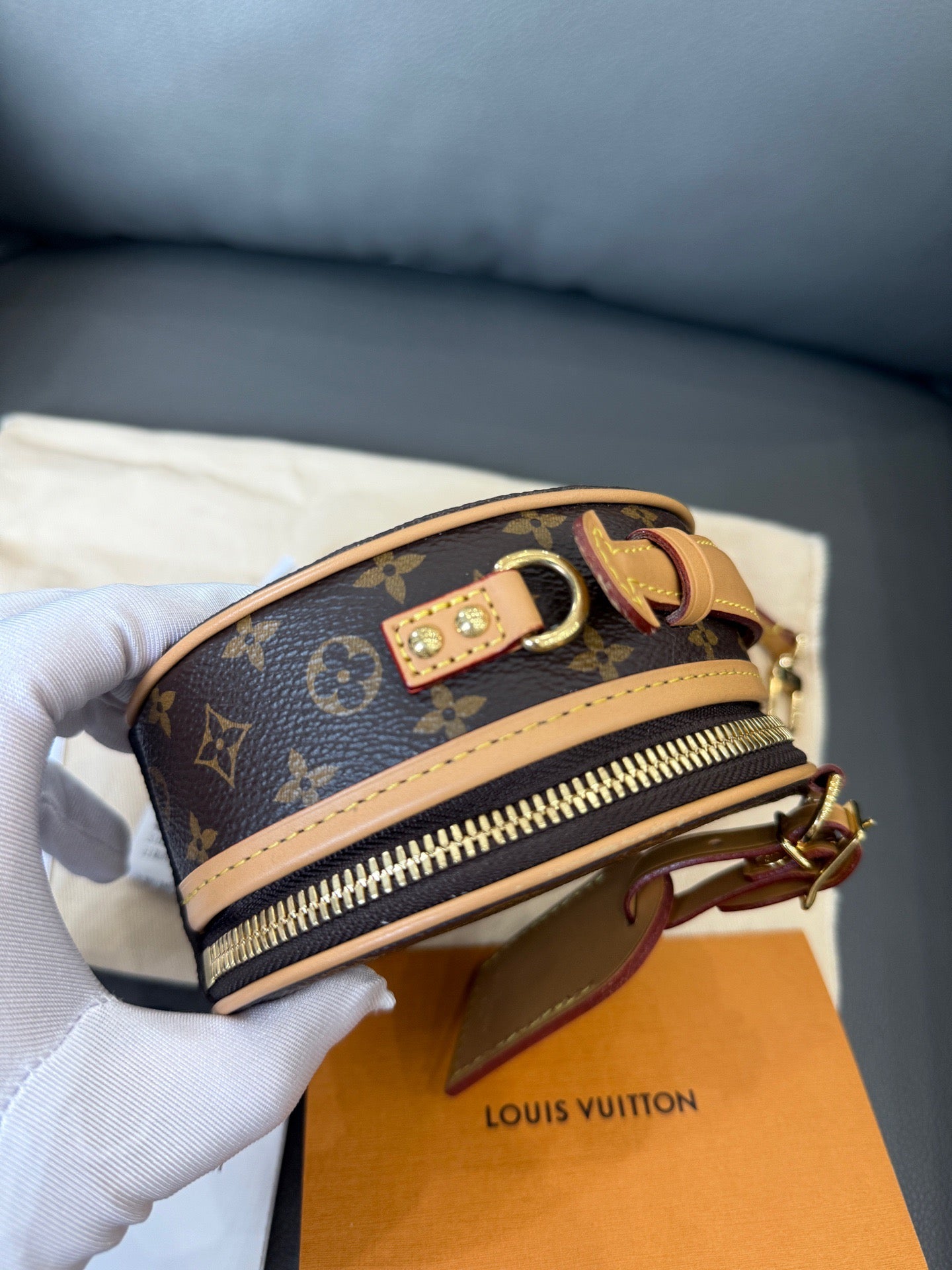 Louis Vuitton - Petite Boîte Chapeau - Monogram canvas with natural cowhide leather trim - Brown - (mini)