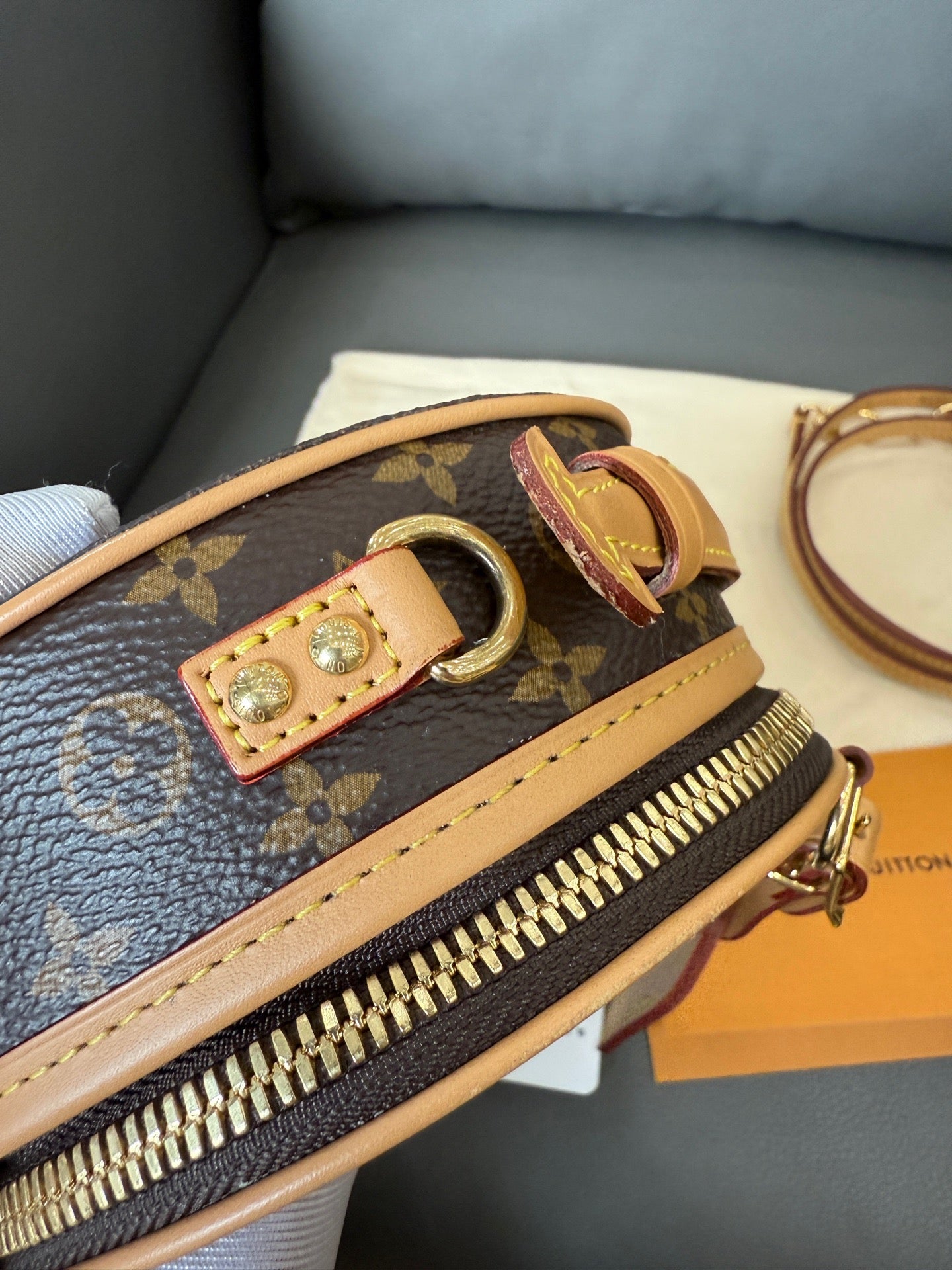 Louis Vuitton - Petite Boîte Chapeau - Monogram canvas with natural cowhide leather trim - Brown - (mini)
