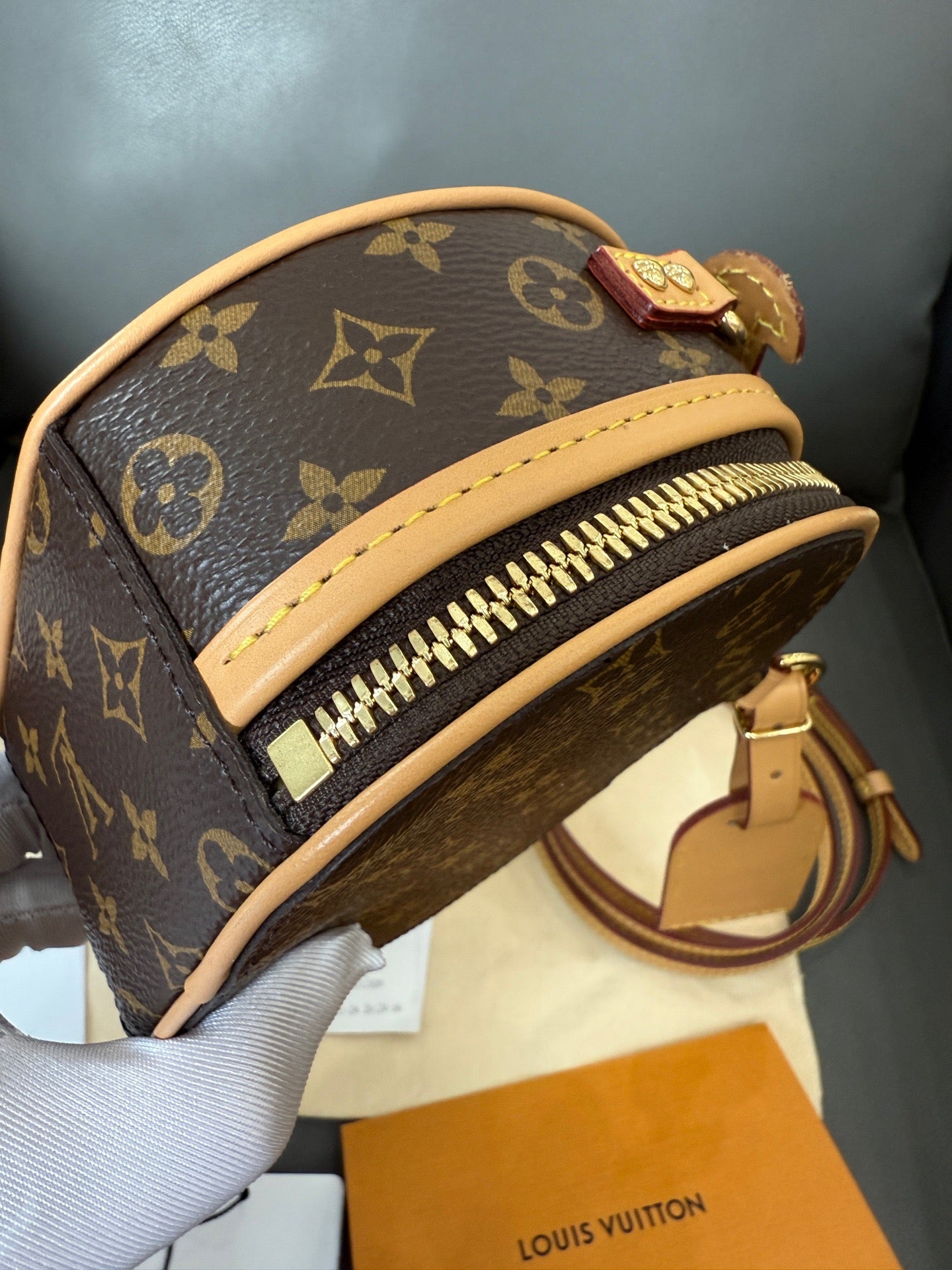 Louis Vuitton - Petite Boîte Chapeau - Monogram canvas with natural cowhide leather trim - Brown - (mini)