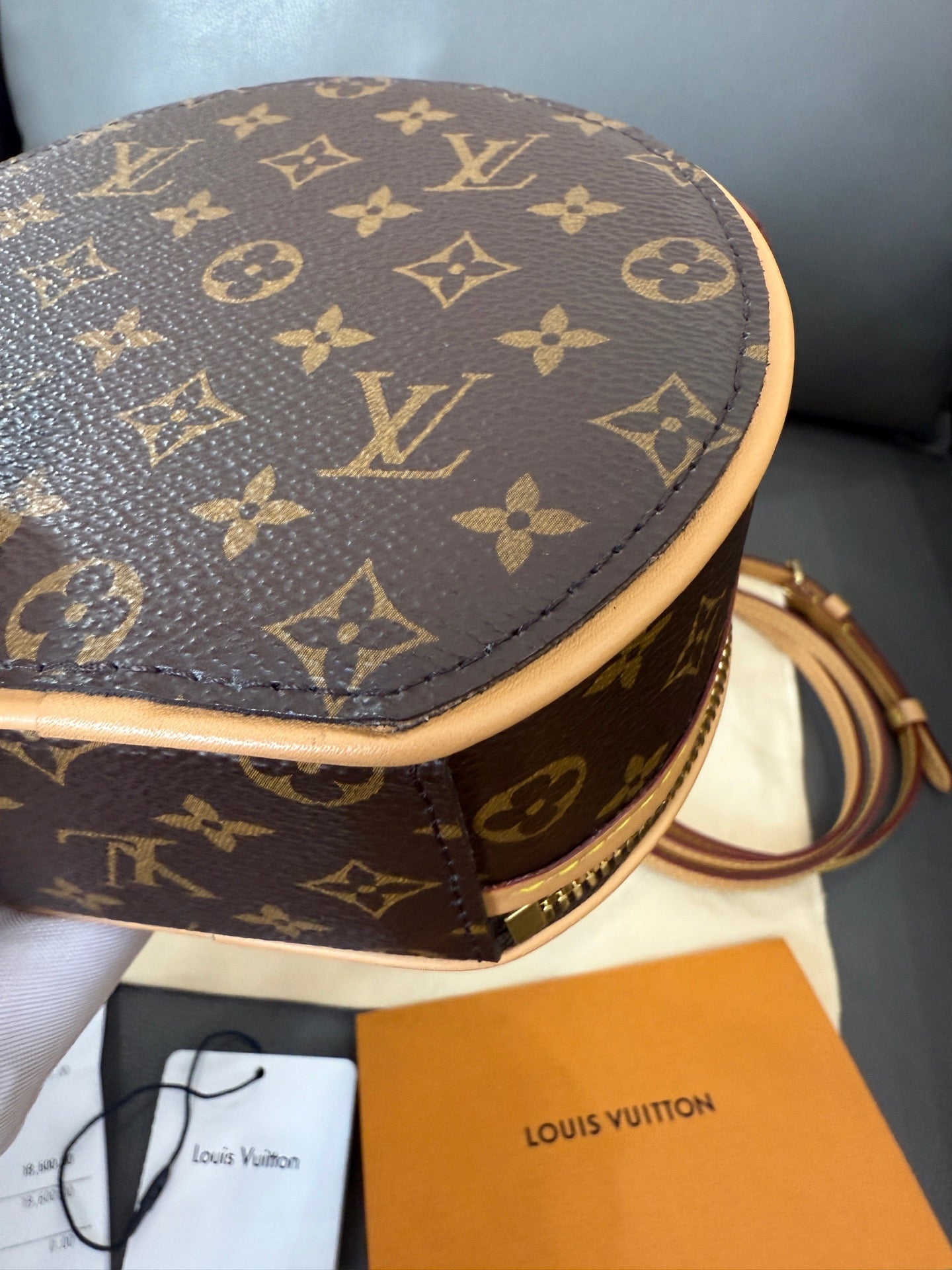 Louis Vuitton - Petite Boîte Chapeau - Monogram canvas with natural cowhide leather trim - Brown - (mini)