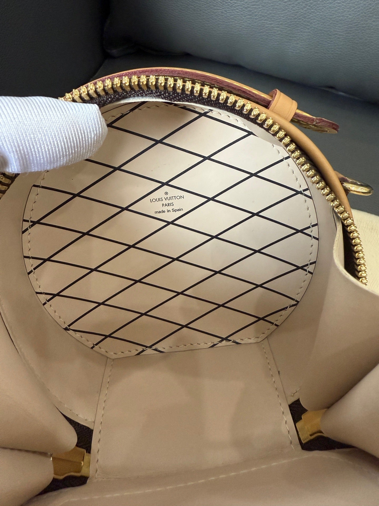 Louis Vuitton - Petite Boîte Chapeau - Monogram canvas with natural cowhide leather trim - Brown - (mini)