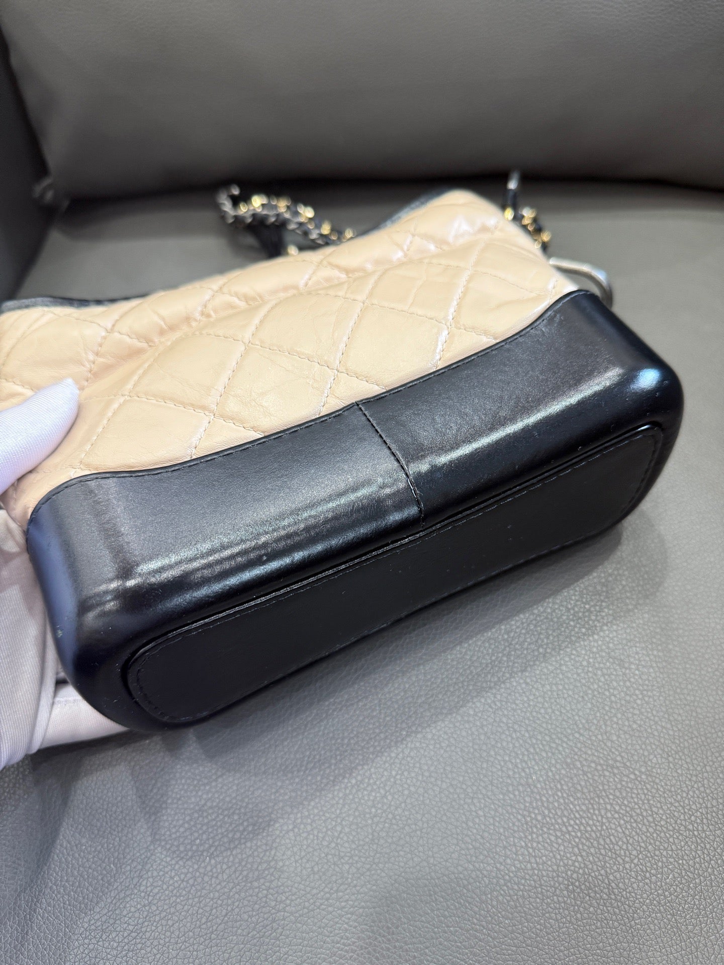 Chanel - Gabrielle Hobo Small - Aged calfskin leather and smooth calfskin leather - Beige and Black - (small)