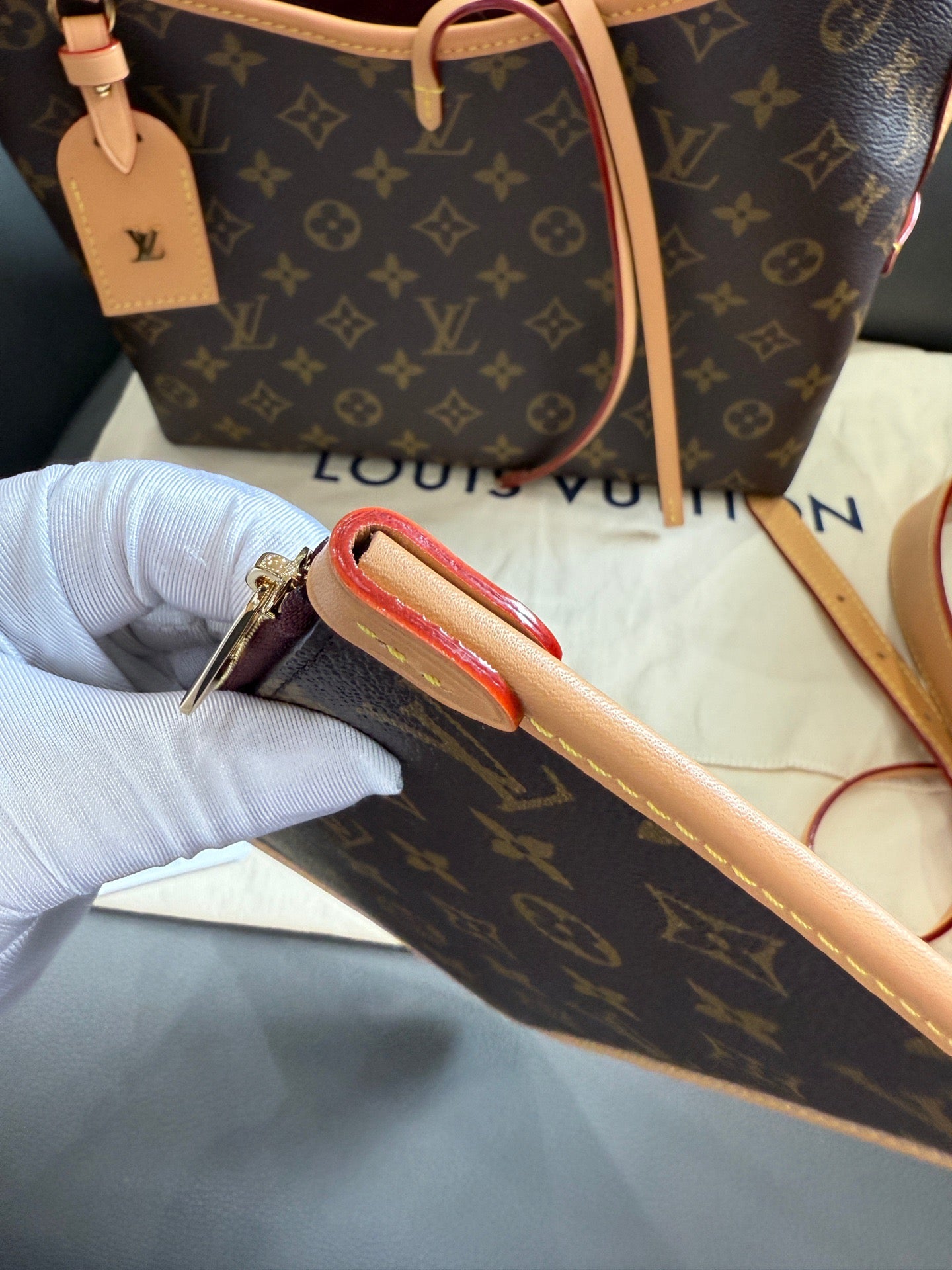 Louis Vuitton - Carryall PM - Monogram coated canvas with natural Vachetta leather trim and microfibre lining - Brown - (Small)