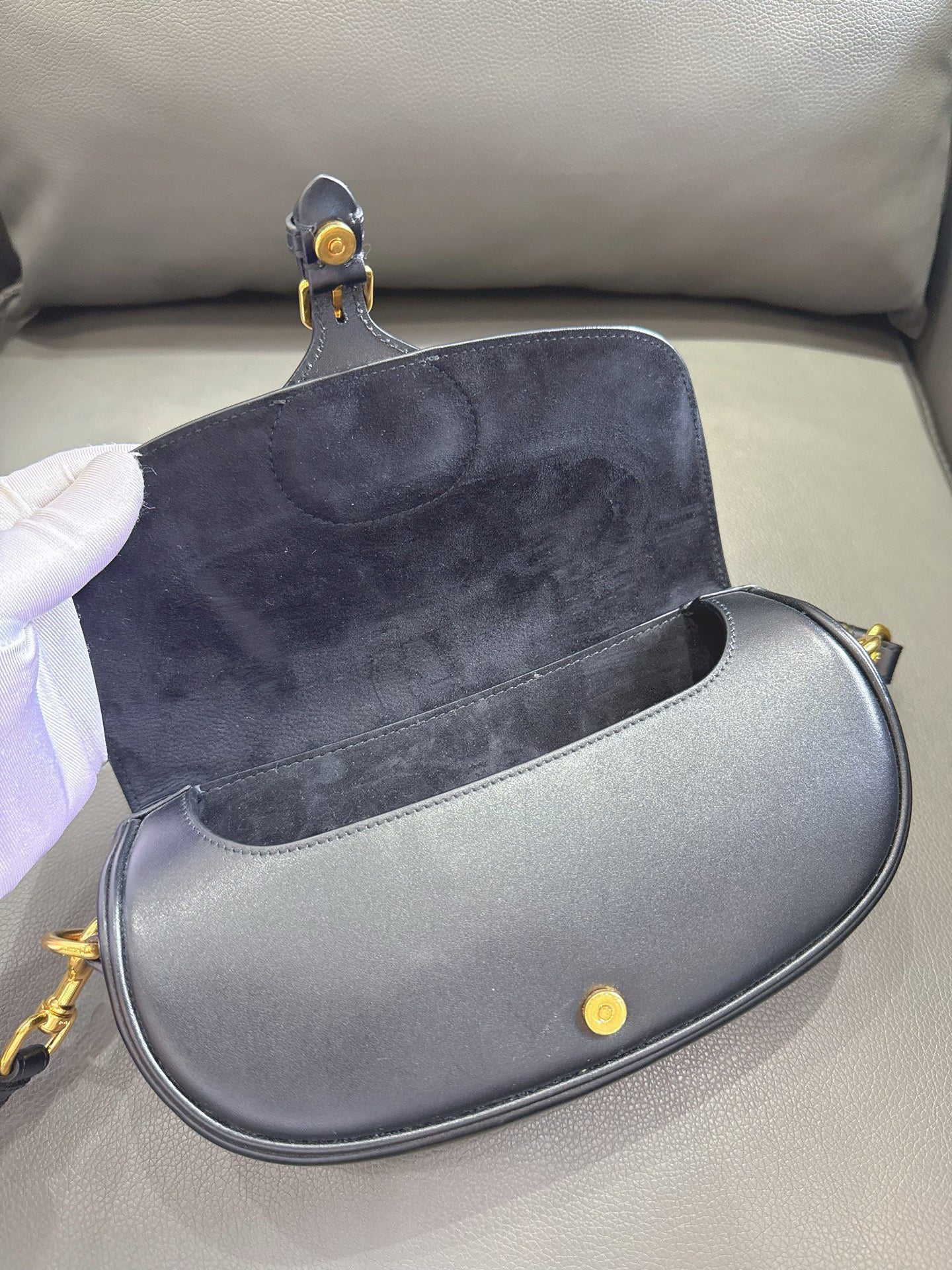 Dior - Bobby - Calfskin leather - Black with Gold-Tone Hardware - (Small)