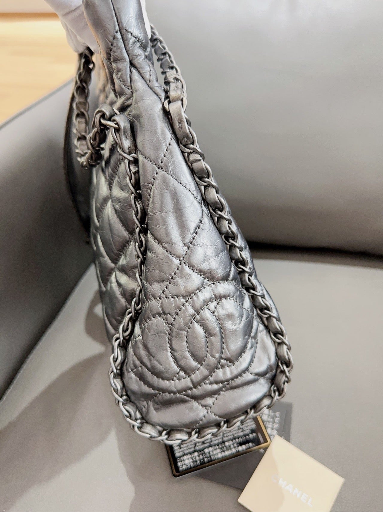 Chanel - Hobo Bag - Crumpled Pealized Calfskin Leather - Silver Grey - (Medium)
