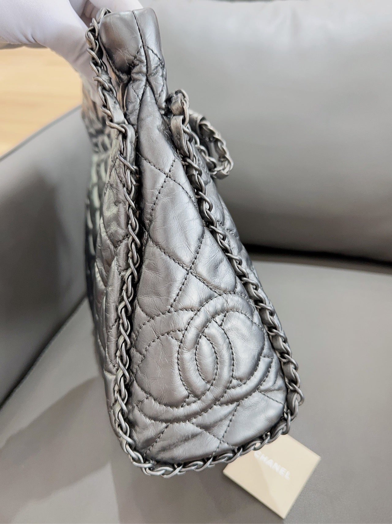Chanel - Hobo Bag - Crumpled Pealized Calfskin Leather - Silver Grey - (Medium)